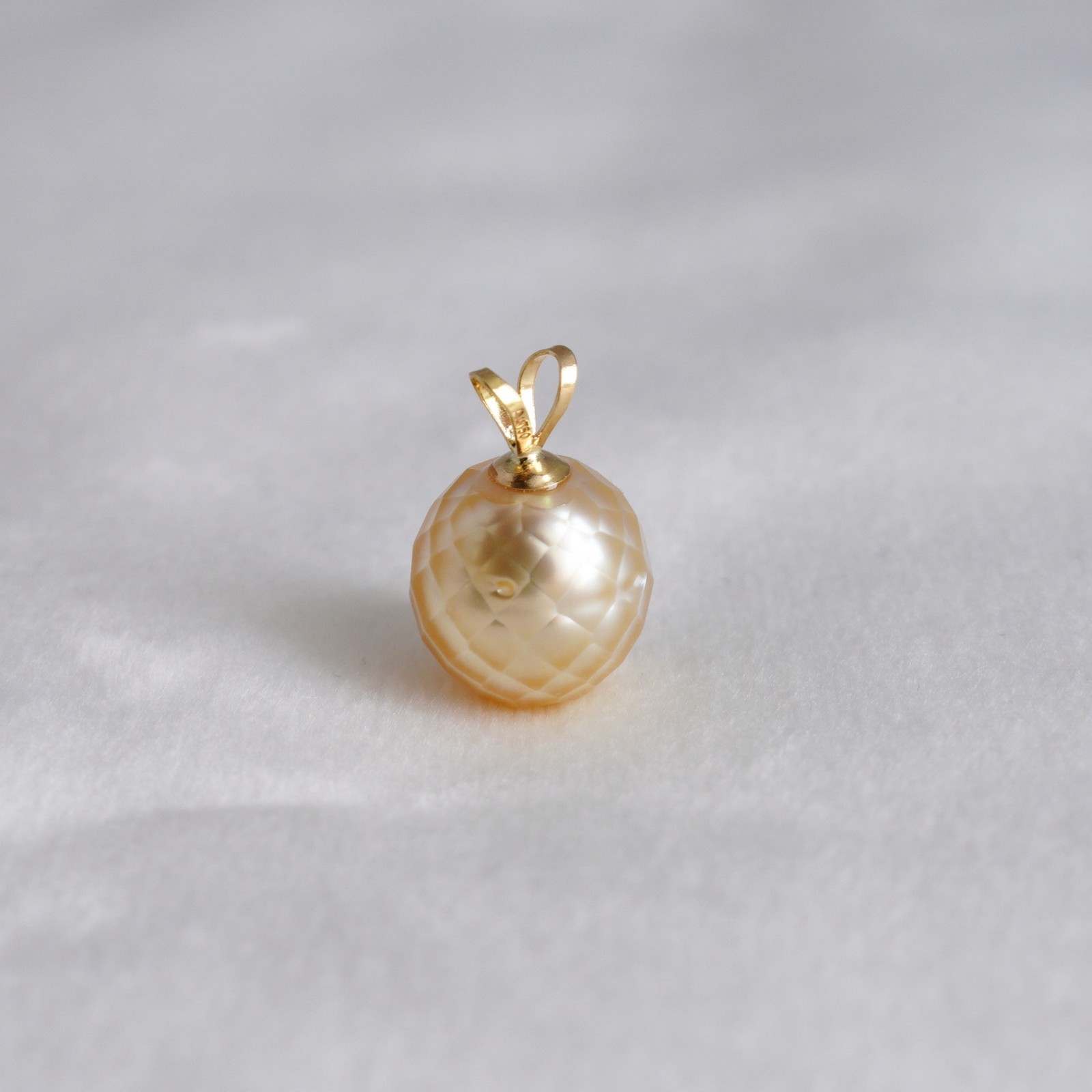 High Luster 10.7mm Golden Faceted South Sea Pearl Pendant 18Kt Yellow Gold,Gift
