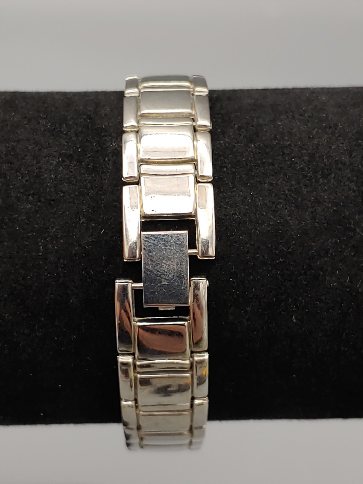 WOMEN’S Silver Toned Silver Dial Watch Minimalist 24mm Sz. 7.25in Quartz New Bat