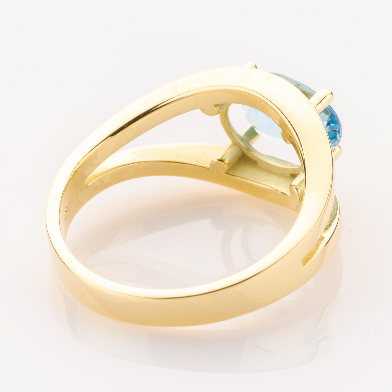 14k gold ring with an aquamarine