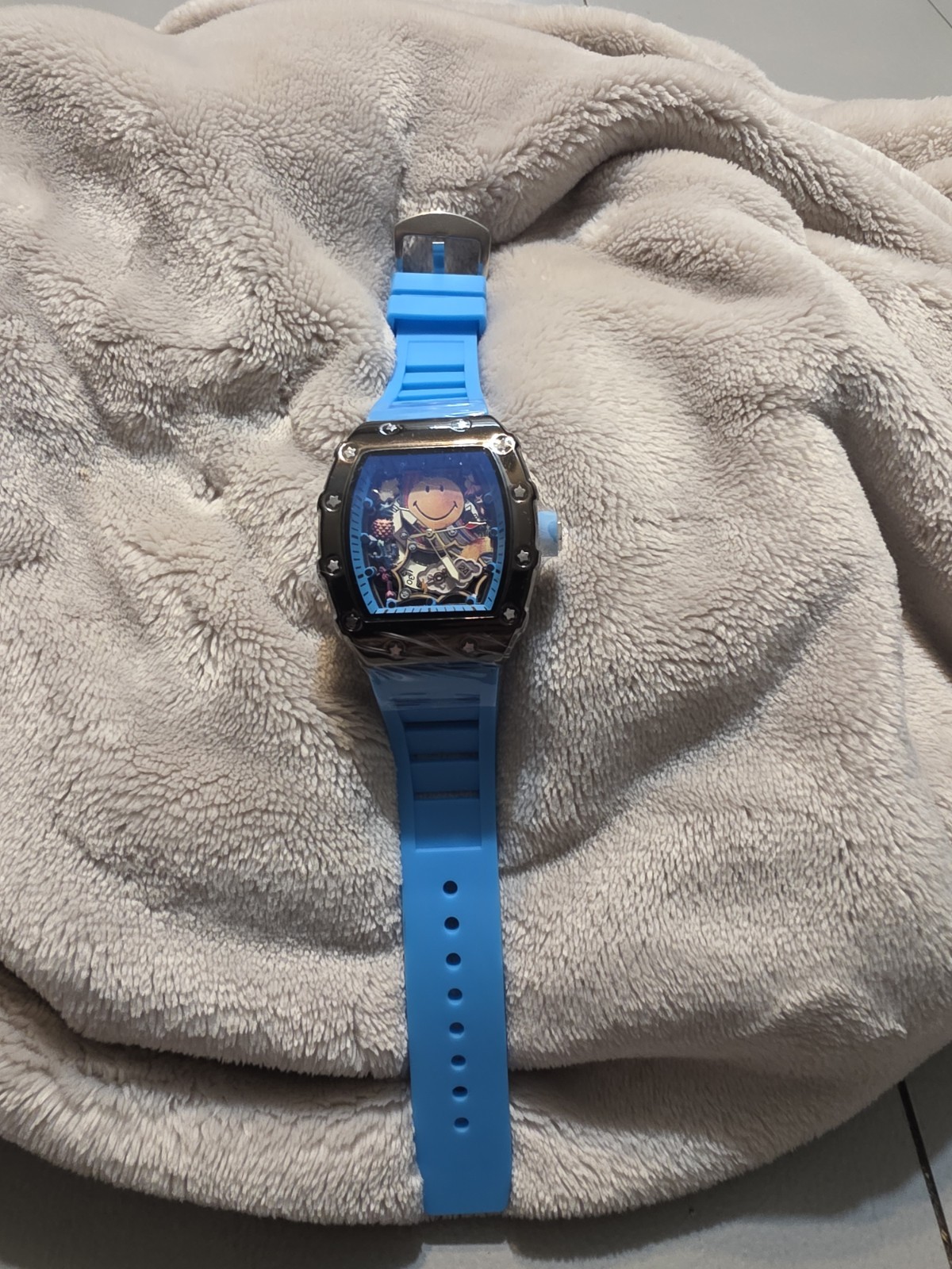Cartoon Tonneau Analog Wristwatch 12-Hour Multicolor Dial Blue Rubber Strap