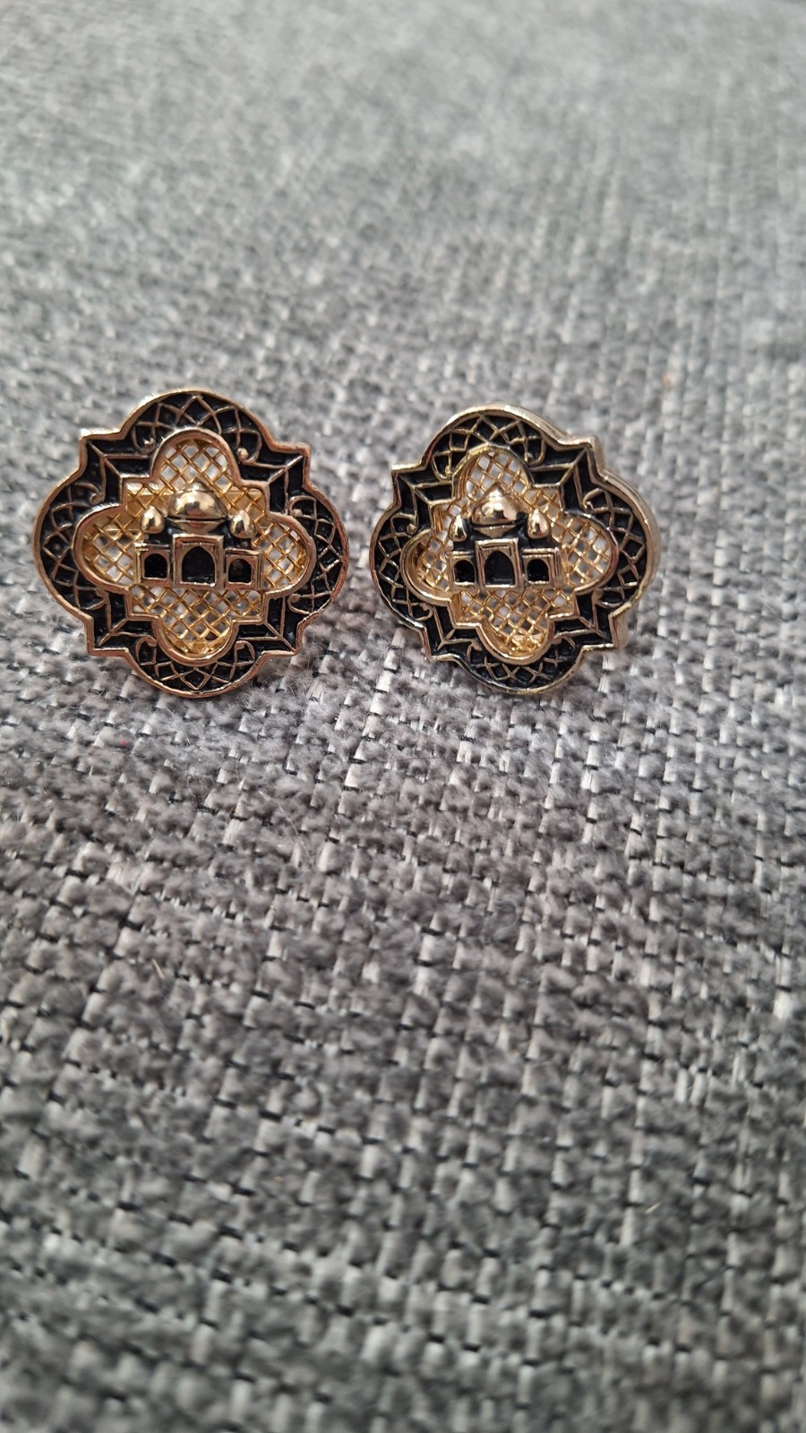 VINTAGE TAJ MAHAL CUFFLINKS BY SWANK GOLDTONE BEAUTIFUL DESIGN PREOWNED