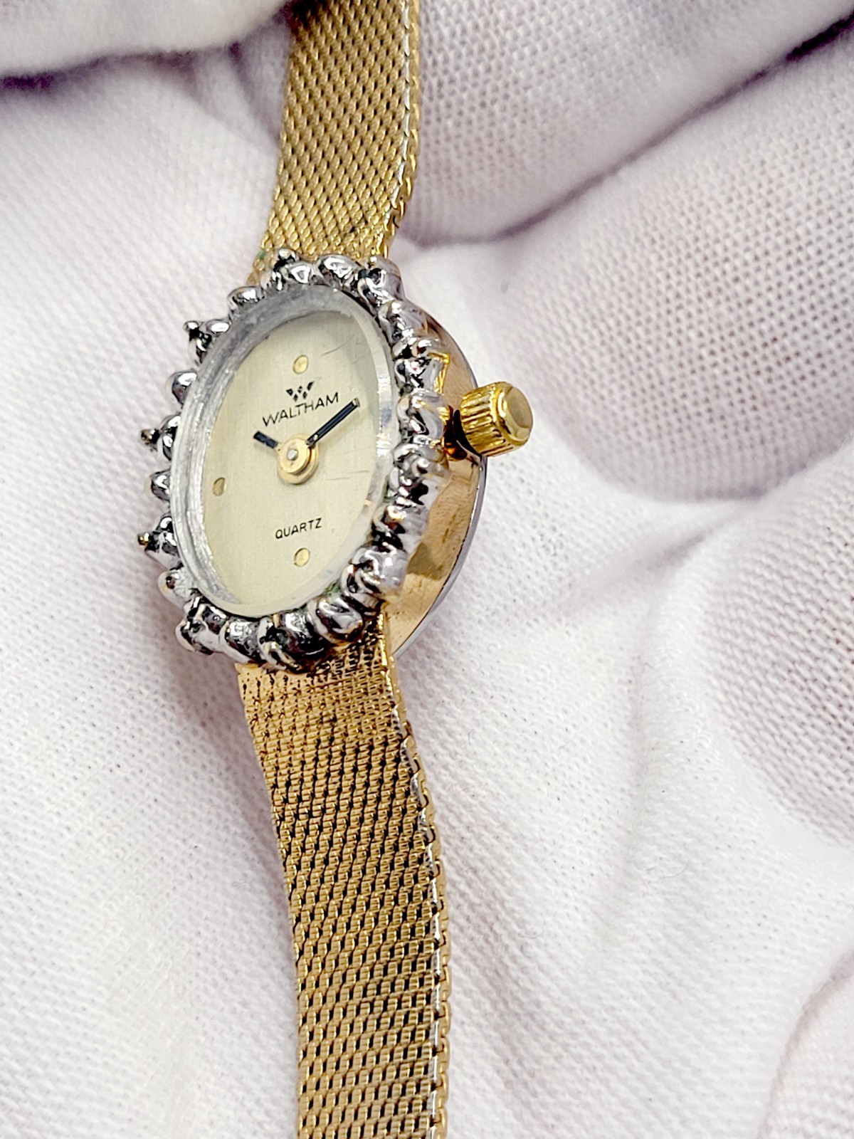 Waltham Ladies Watch Quartz 1990 Vintage Gold Tone Diamond Bezel Mesh Band RUNS