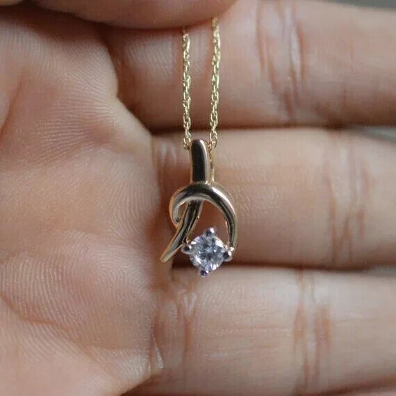 2Ct Round Cut Simulated Diamond Women’s Beauty Pendant In 14K Yellow Gold Plated