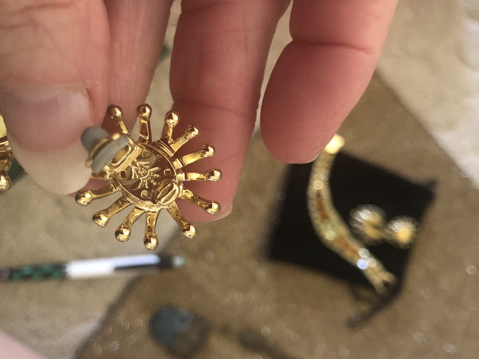 Sunshine gold yellow stone clip earrings, and bracelet set￼