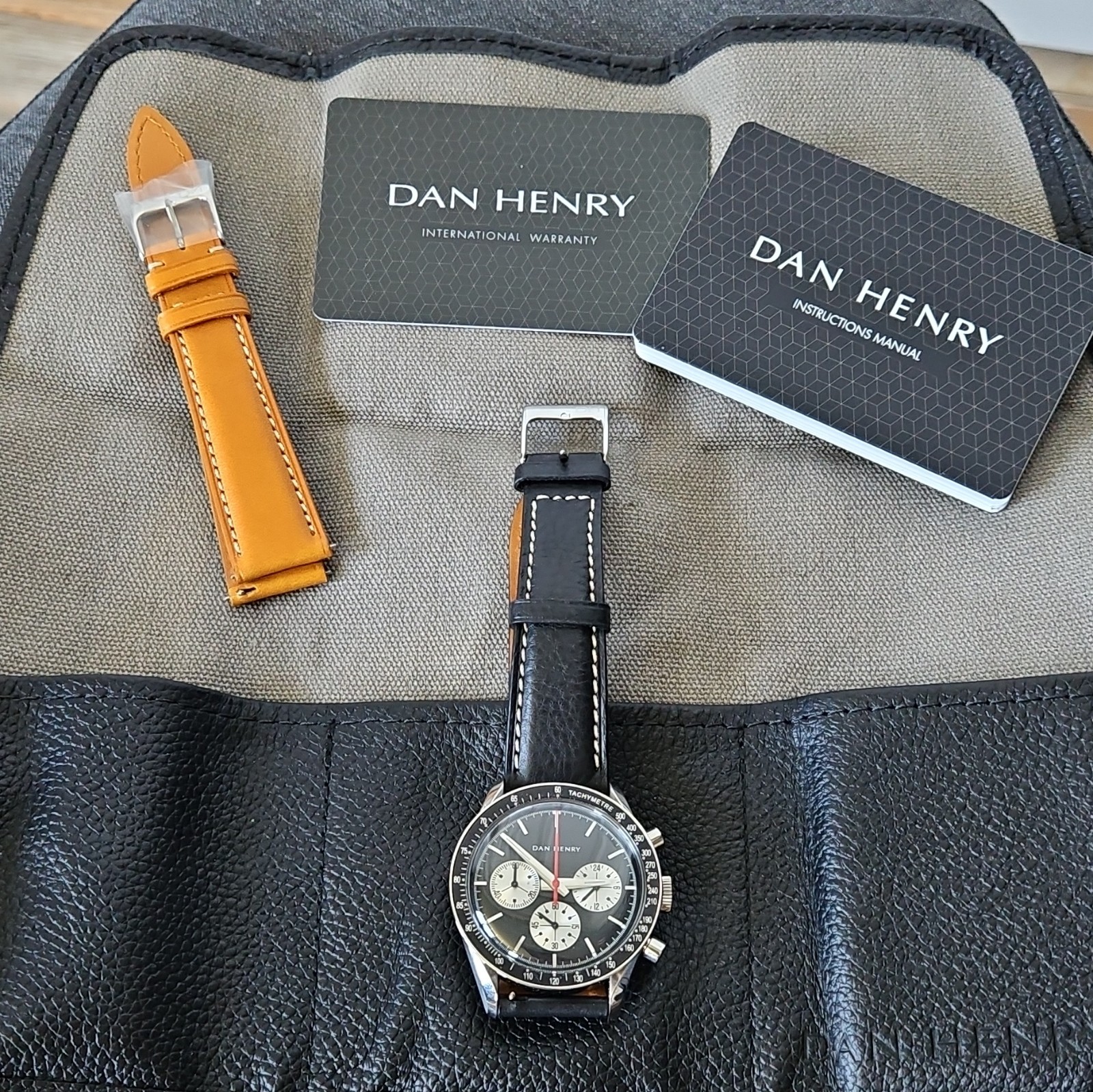 Dan Henry 1962 Quartz Chronograph Tachymeter Gray Dial Leather Straps 39mm Box