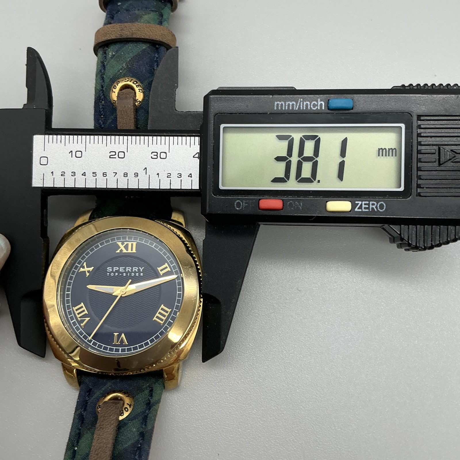 Sperry Top-Sider Mens Watch 38mm Blue Dial Gold Tone Plaid Strap New Battery