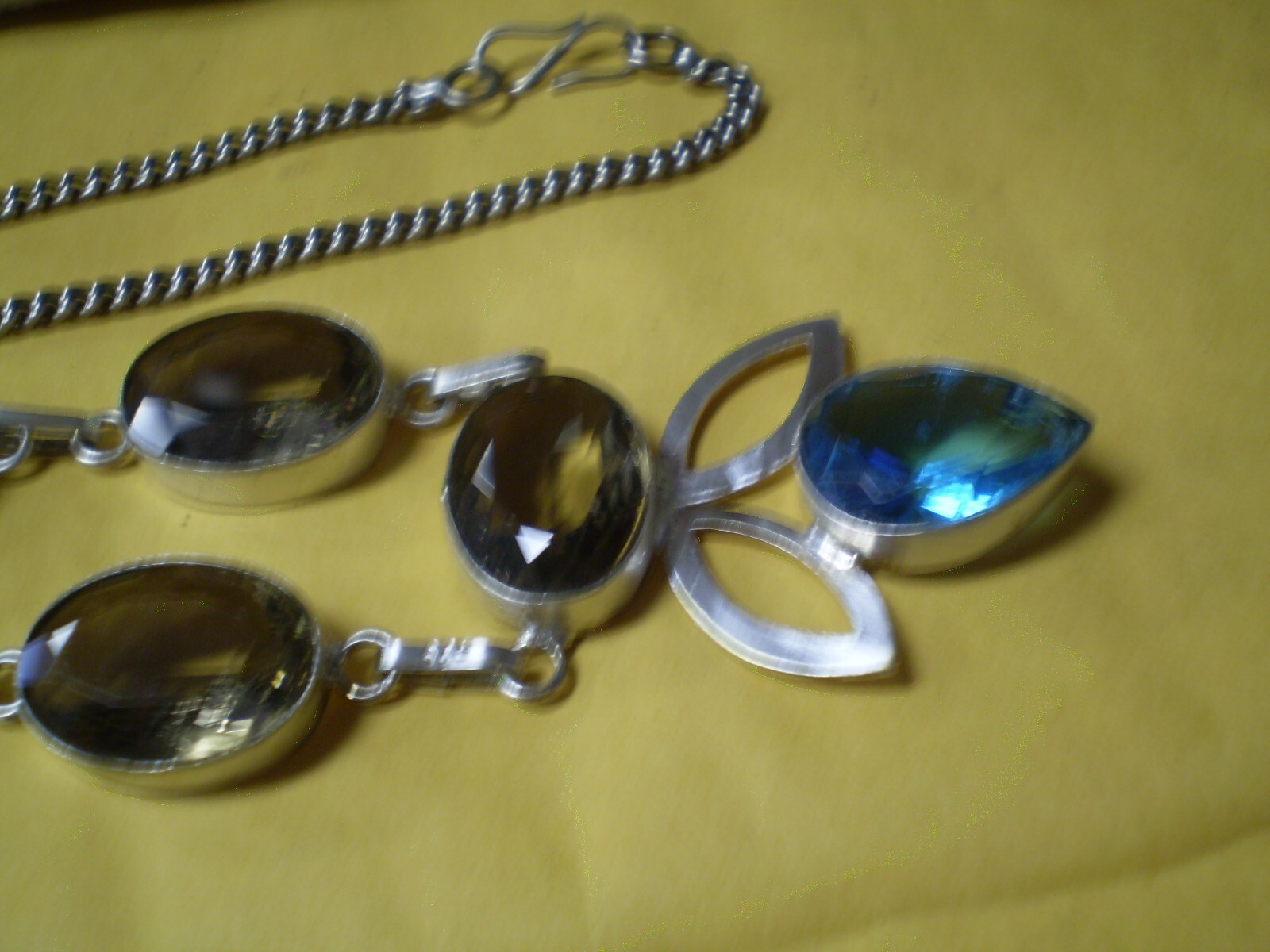 Vintage 925 Sterling Silver Ladies 6 Blue & Smoky Topaz Necklace 25.0 grams