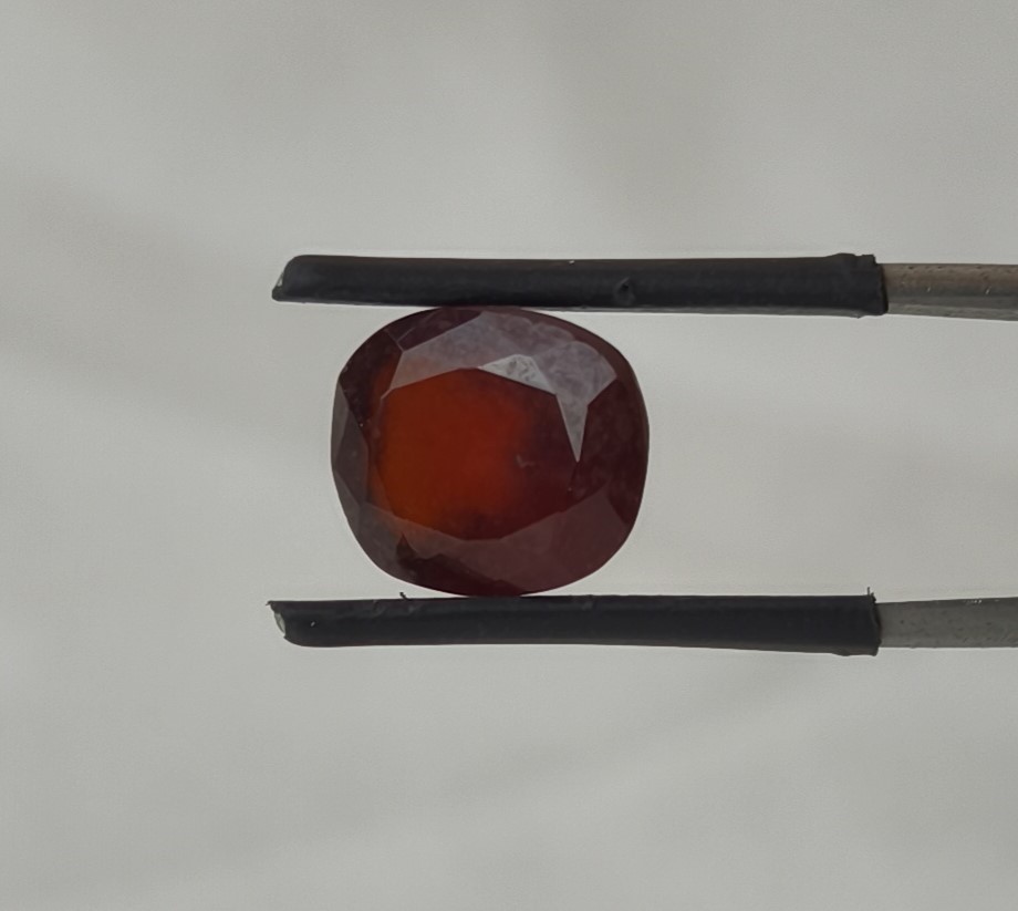 Natural Gomad Cushion Red Gemstone 7.21 ct –Large 10.09 x12.16 x 6.31 mm Faceted