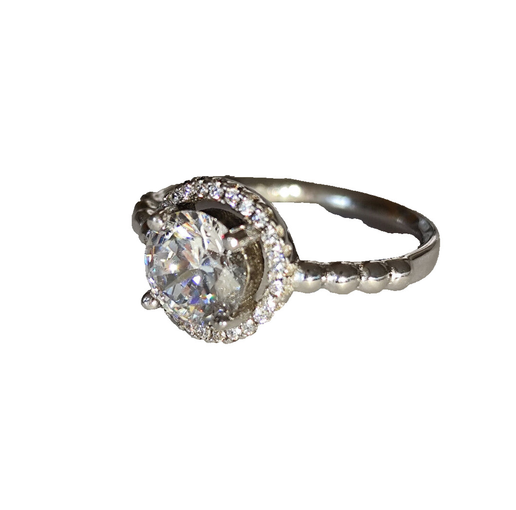 Silver ring size 52 with sparkling crystal in brilliant cut mint condition