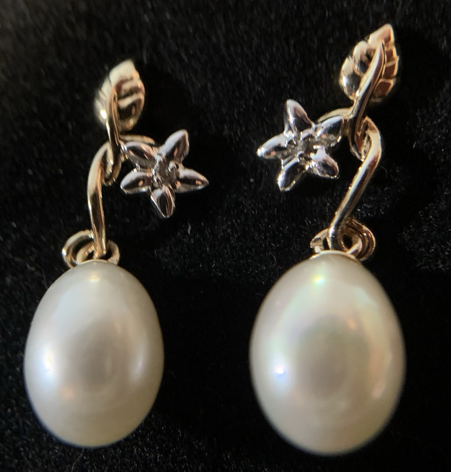 Vintage 14K Yellow And White Gold Round White JCM Pearl Dangle Earrings