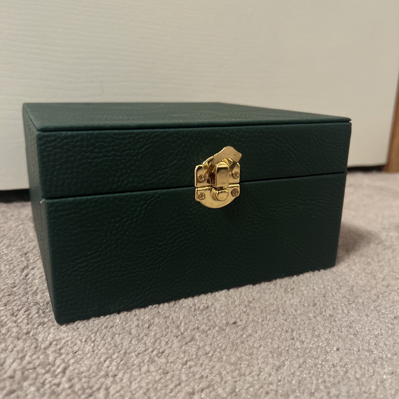 Wristwatch Storage Box Green Leather Exterior With Red Velvet Interior