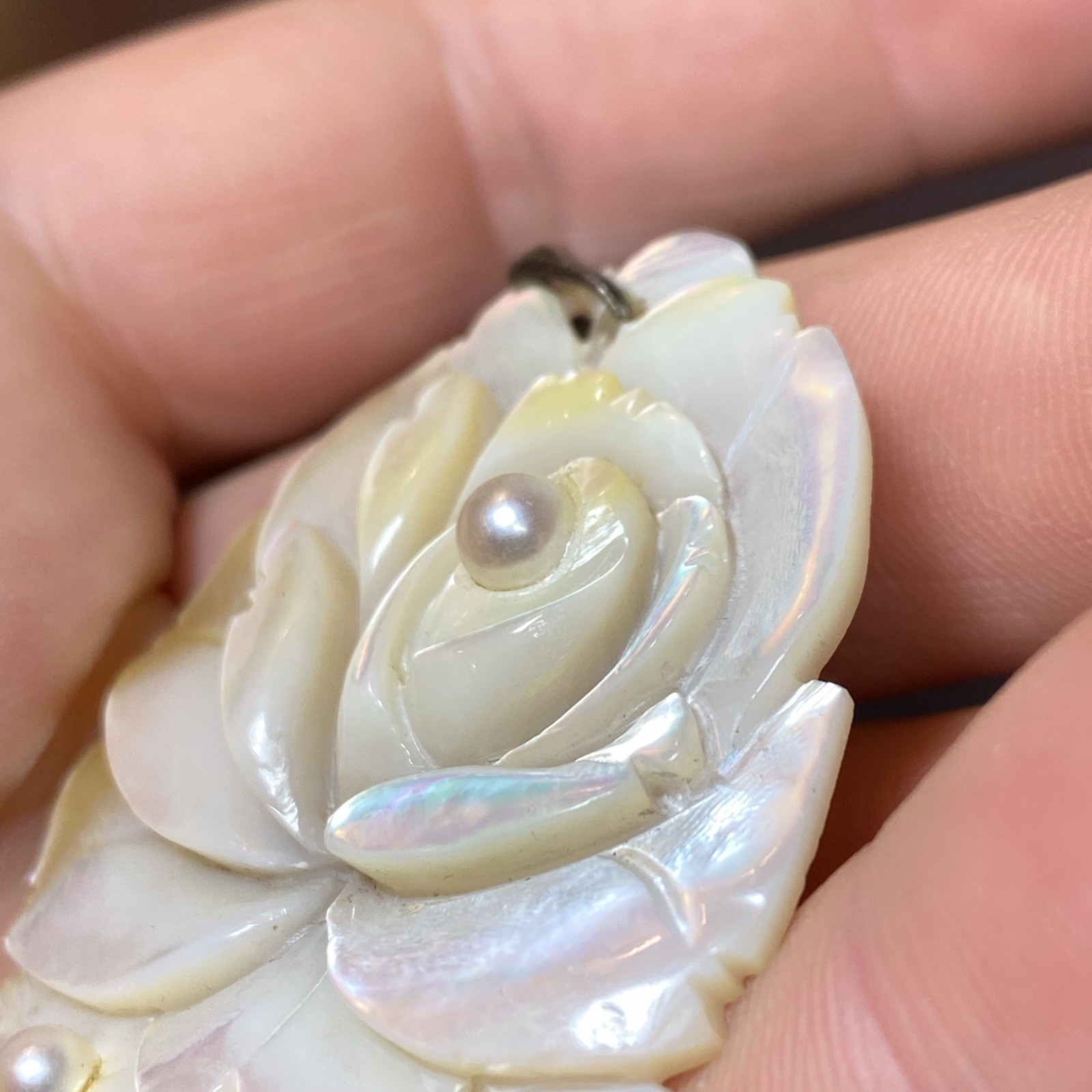 Antique Iridescent Carved MOP Shell 3 Pearls Rose Daisies Flowers Floral Pendant