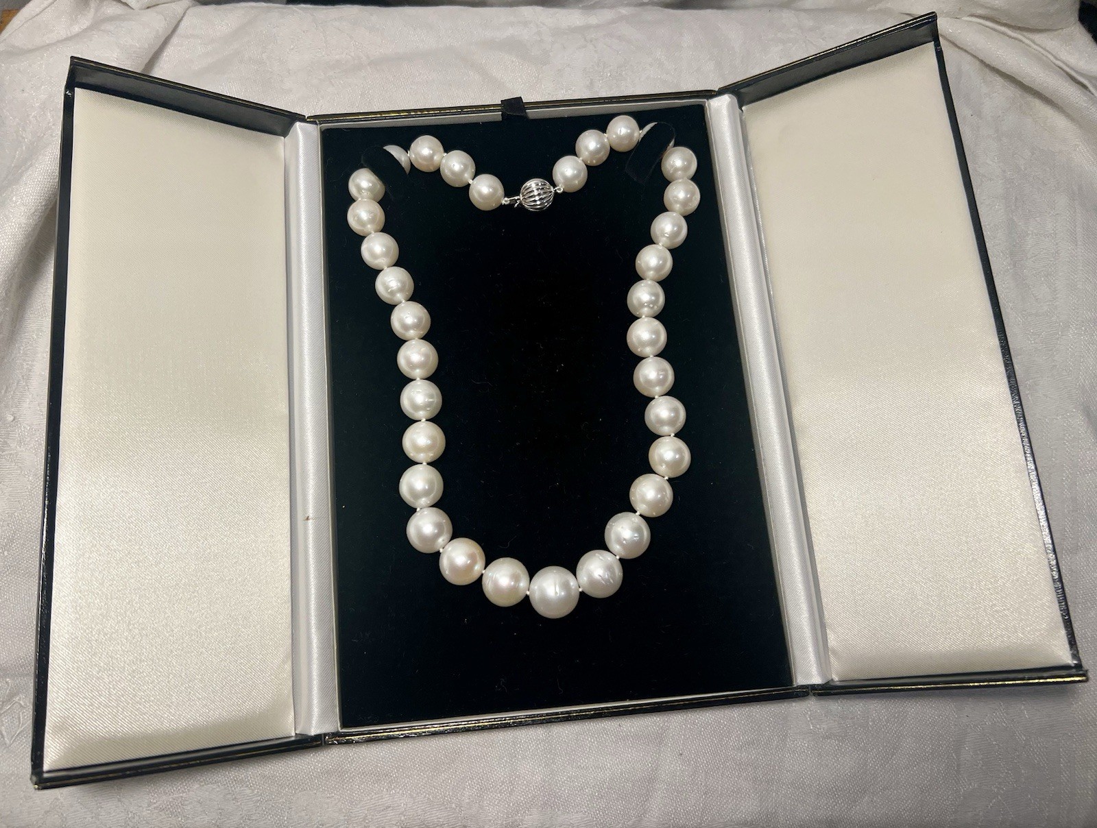 AUTHENTIC 18” Graduated White South Sea Saltwater Pearl 12-15.4mm Necklace