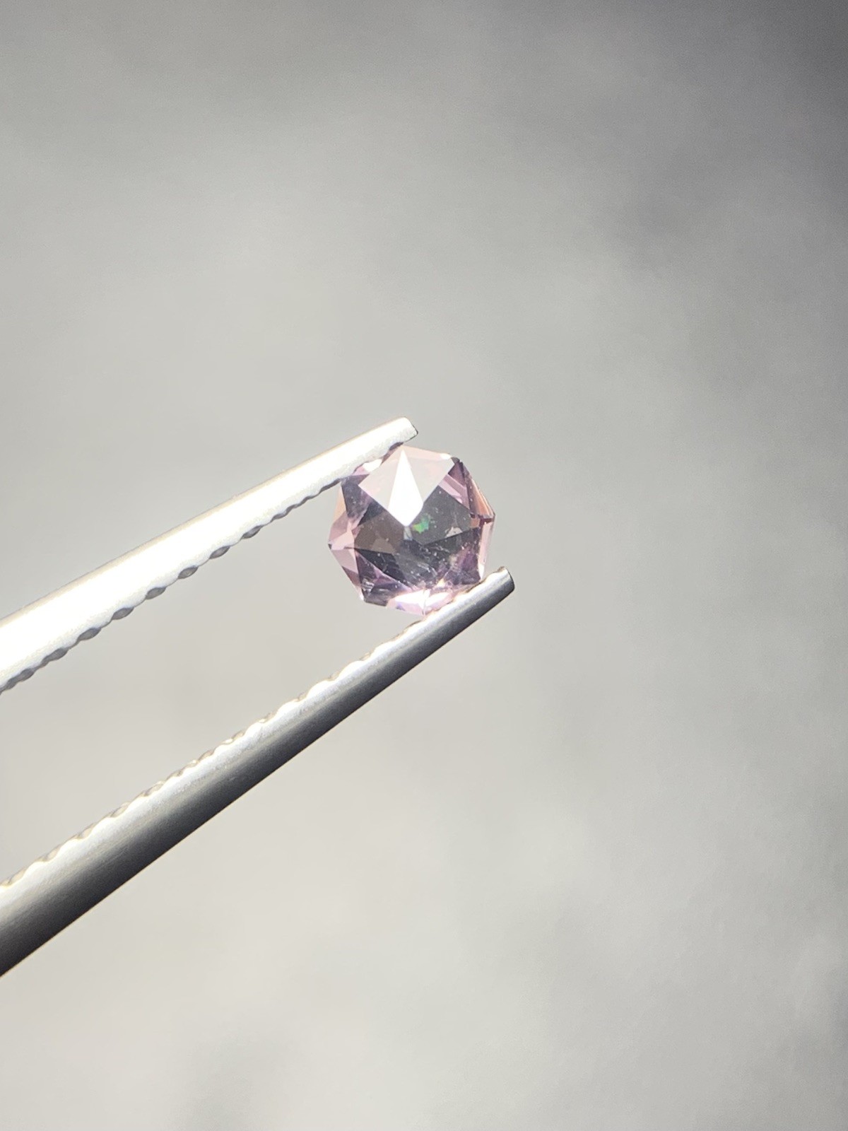 0.18/Ct,Natural Lavender Tajik Pink Spinel ,Round shape,H-saturation,E-Clean,