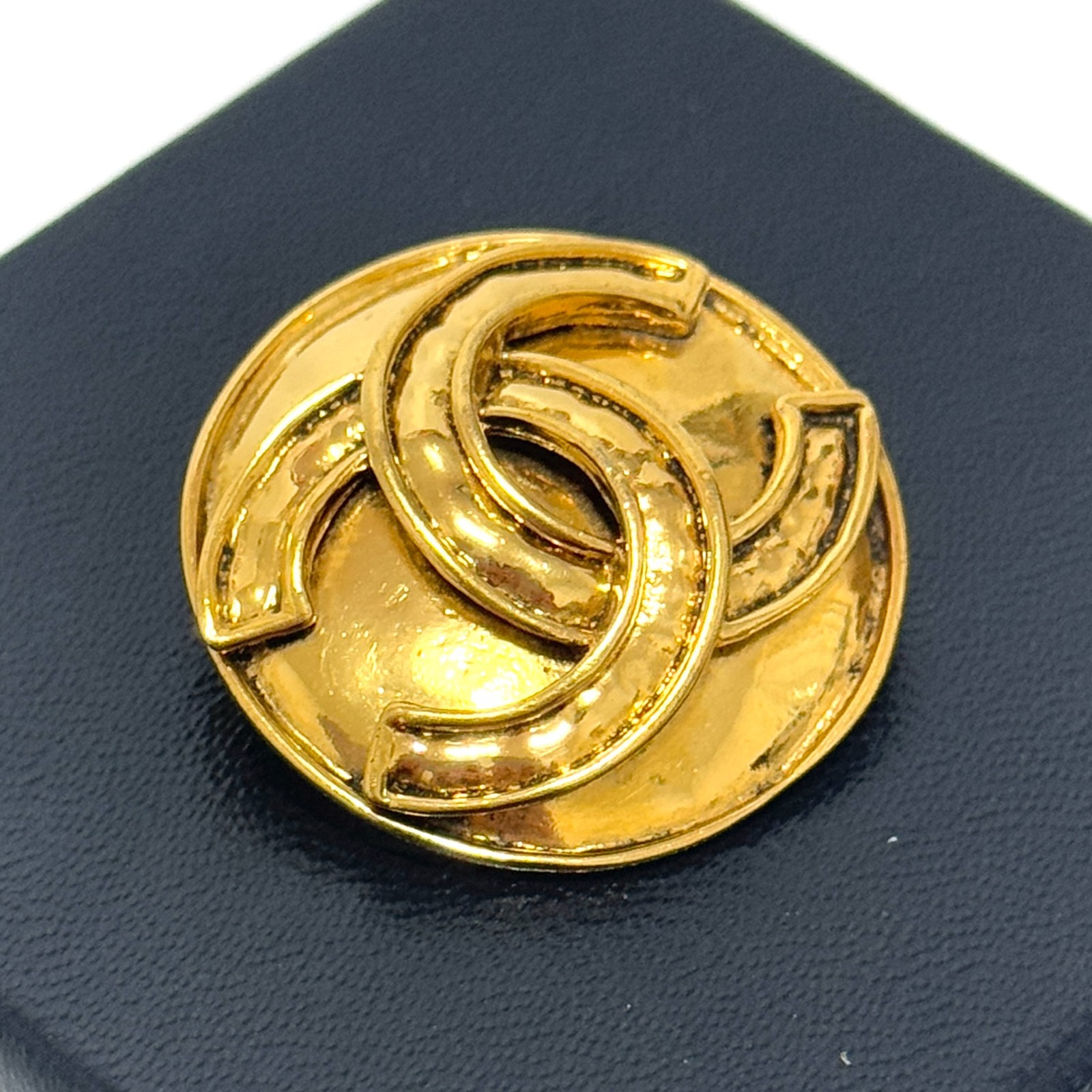 CHANEL 94P CC Logo COCO Mark Round Brooch Gold Accessory Authentic Japan