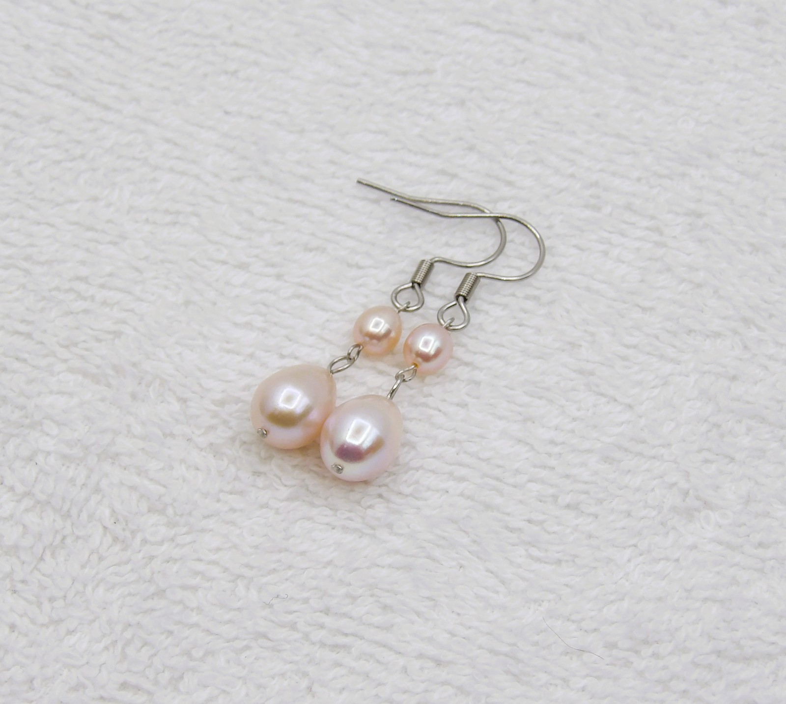 Stainless Steel 10.8mm Oval Freshwater Cultured Pink Pearl Dangle Earrings ERD02