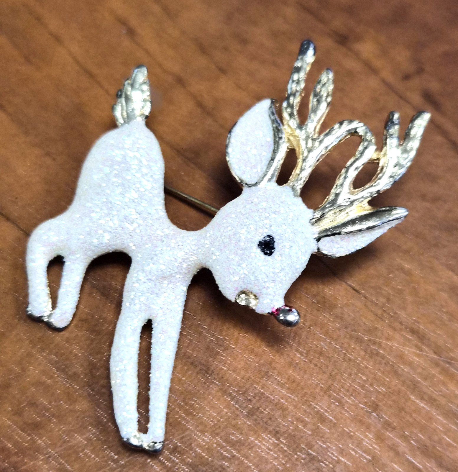 Vintage 90’s Christmas Holiday Glitter & Gold Tone Reindeer Enamel Pin / Brooch