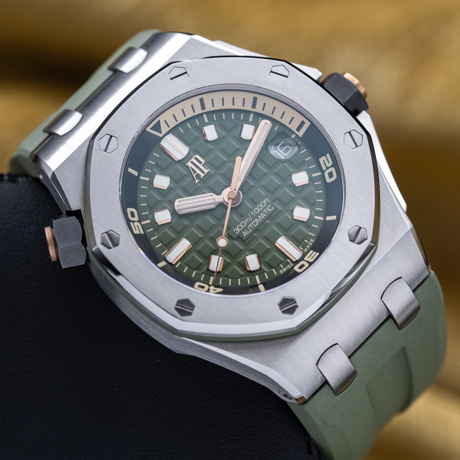 Audemars Piguet Royal Oak Offshore Diver Steel Green 42mm 15720ST Full Set