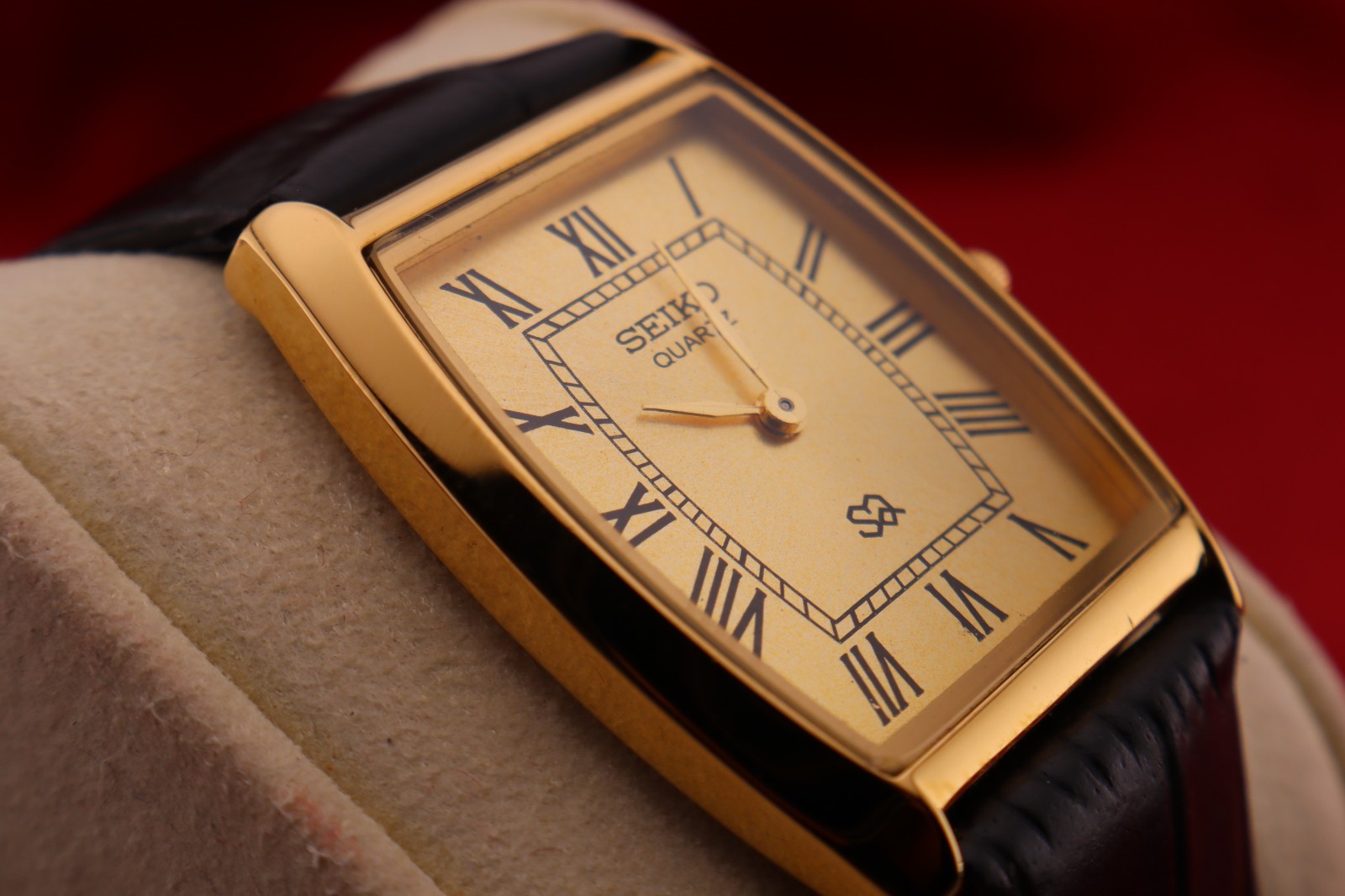Vintage Men Seiko quartz Barrel-Tank Golden Dial ,Black leather Dress Watch