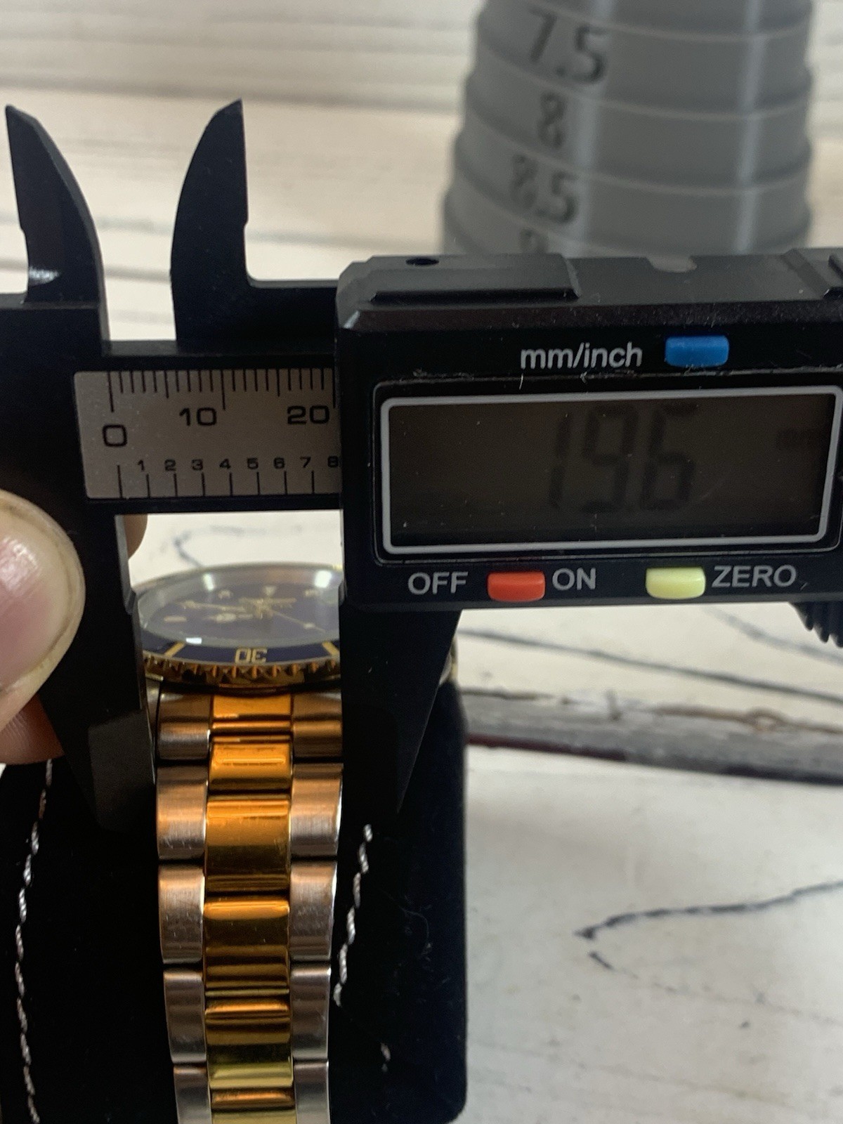 Invicta 89280B Pro Diver 23k Men’s Wrist Watch – Silver/Gold Case & Bracelet