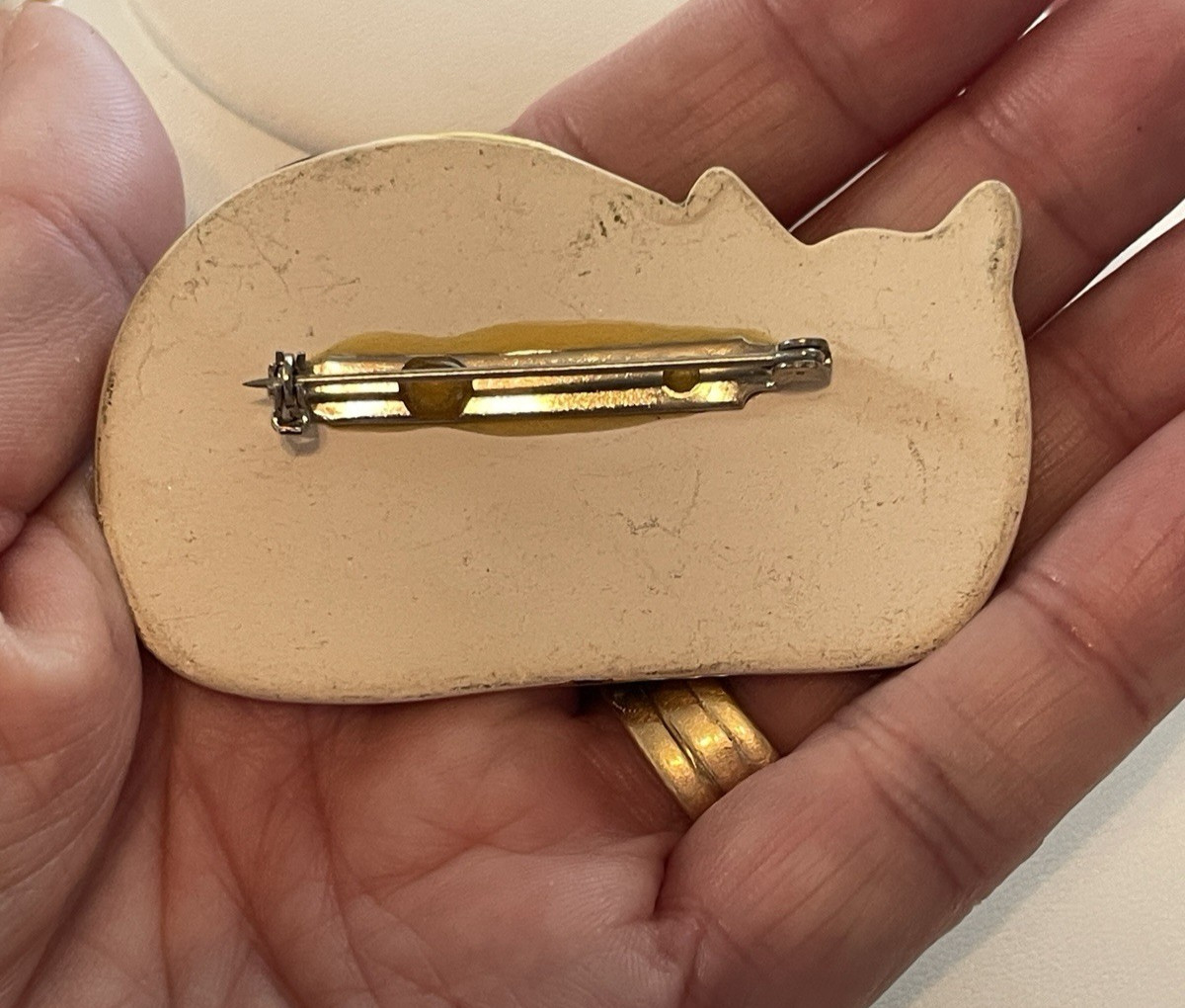 Vtg Ceramic Enamel Brooch Calico Cat Kitty Pin Sitting Laying Costume Jewelry