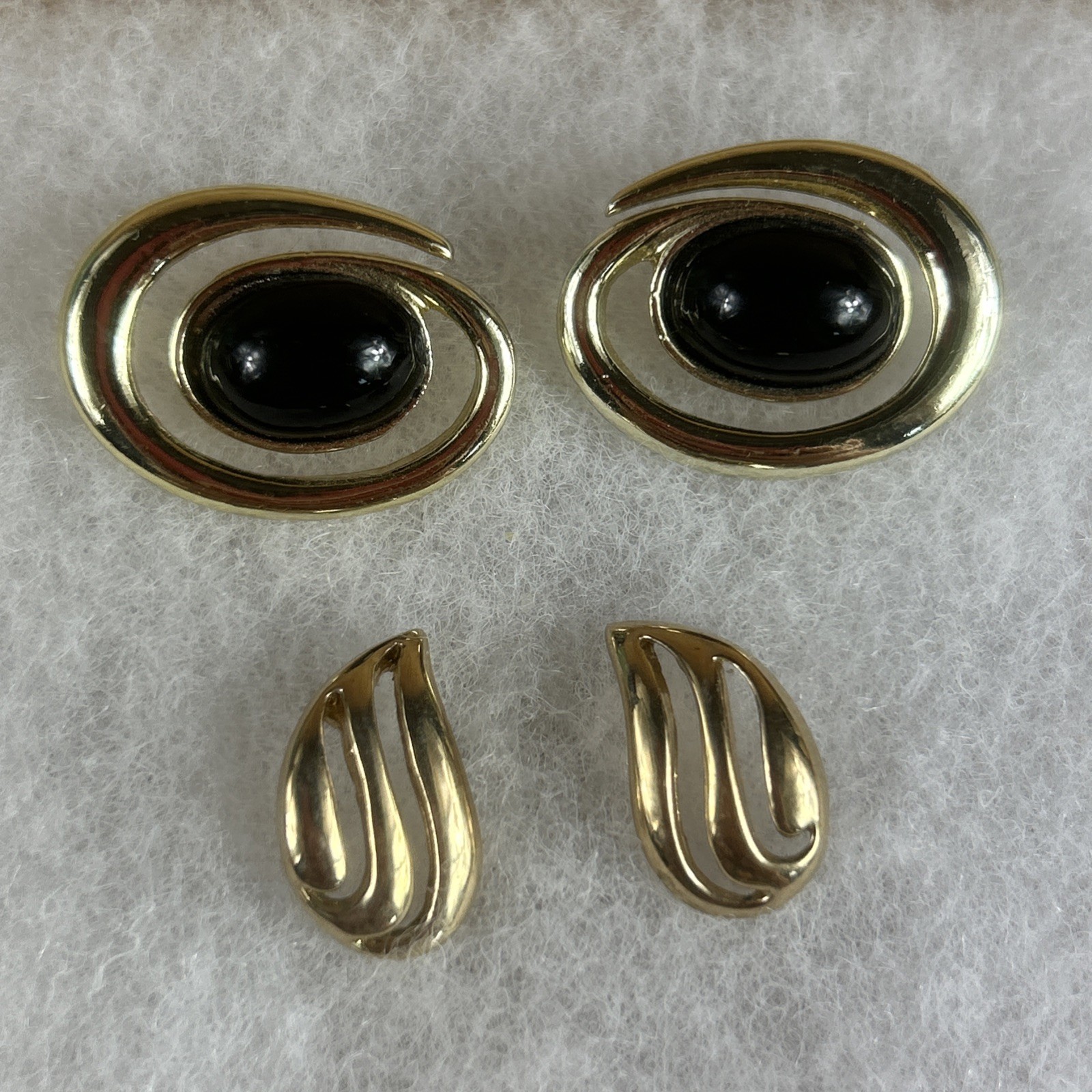 2 Pair Vintage Gold Tone Earring Lot Black Lucite Cabochon Abstract Teardrop
