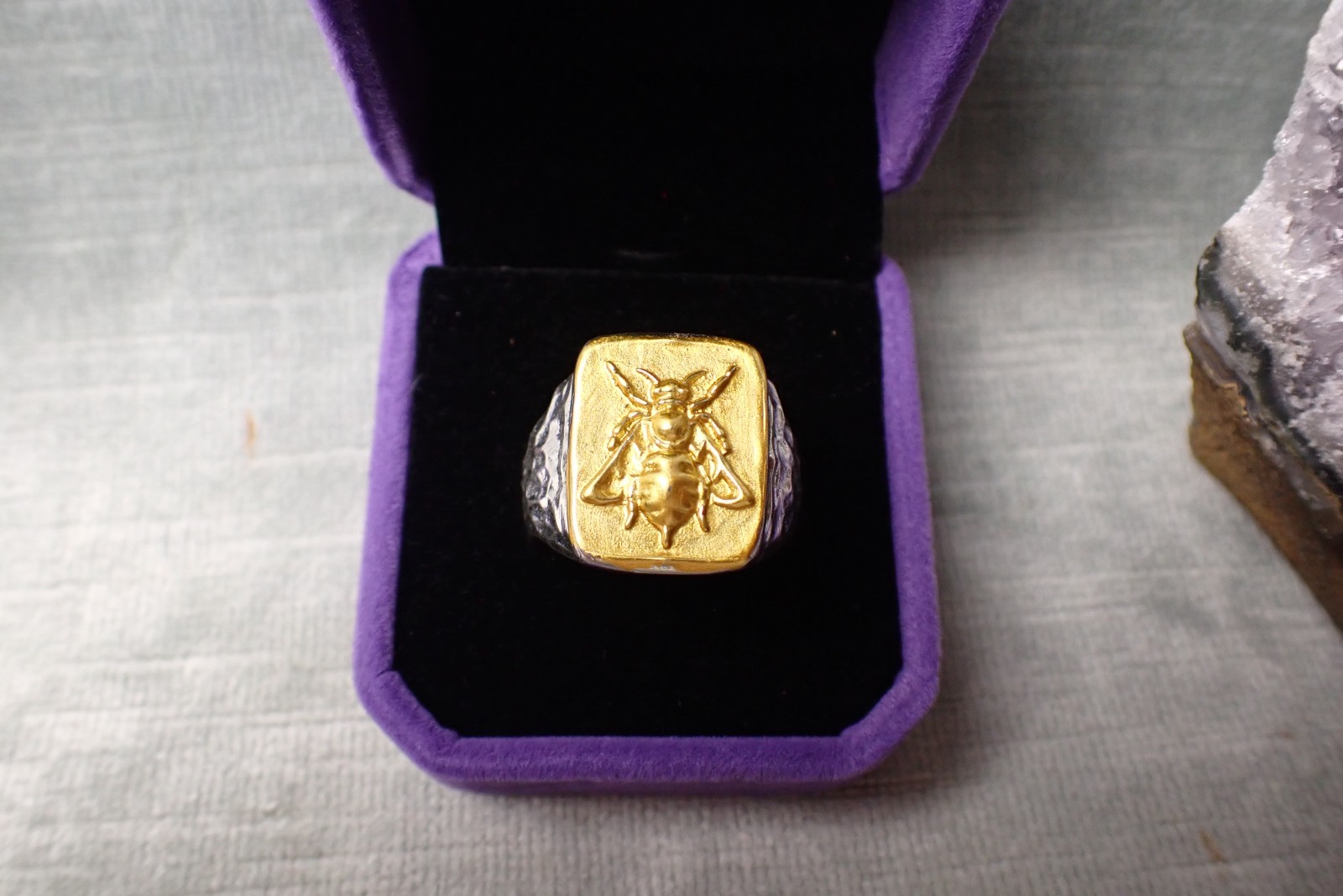 Mens Bee Ring 🐝Gold Tone Signet Ring Size 10