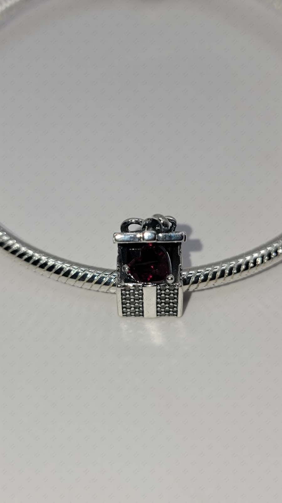 Authentic Pandora Moments 7.9″ (20cm) Bracelet & Sparkling Gift Box Charm w/Box