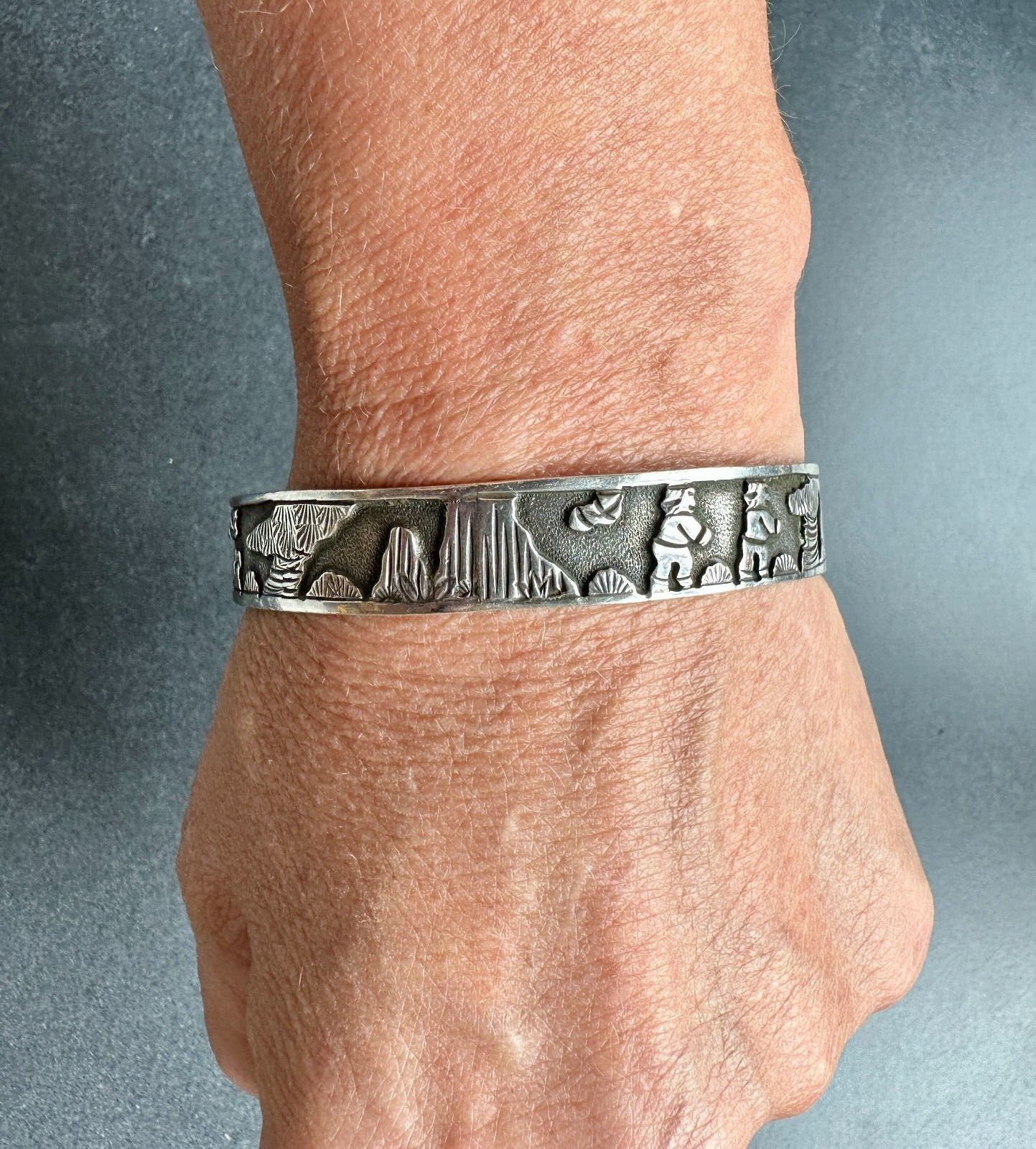 RARE Navajo FLOYD BECENTI Sterling Silver Traditional Storyteller Bangle Vintage