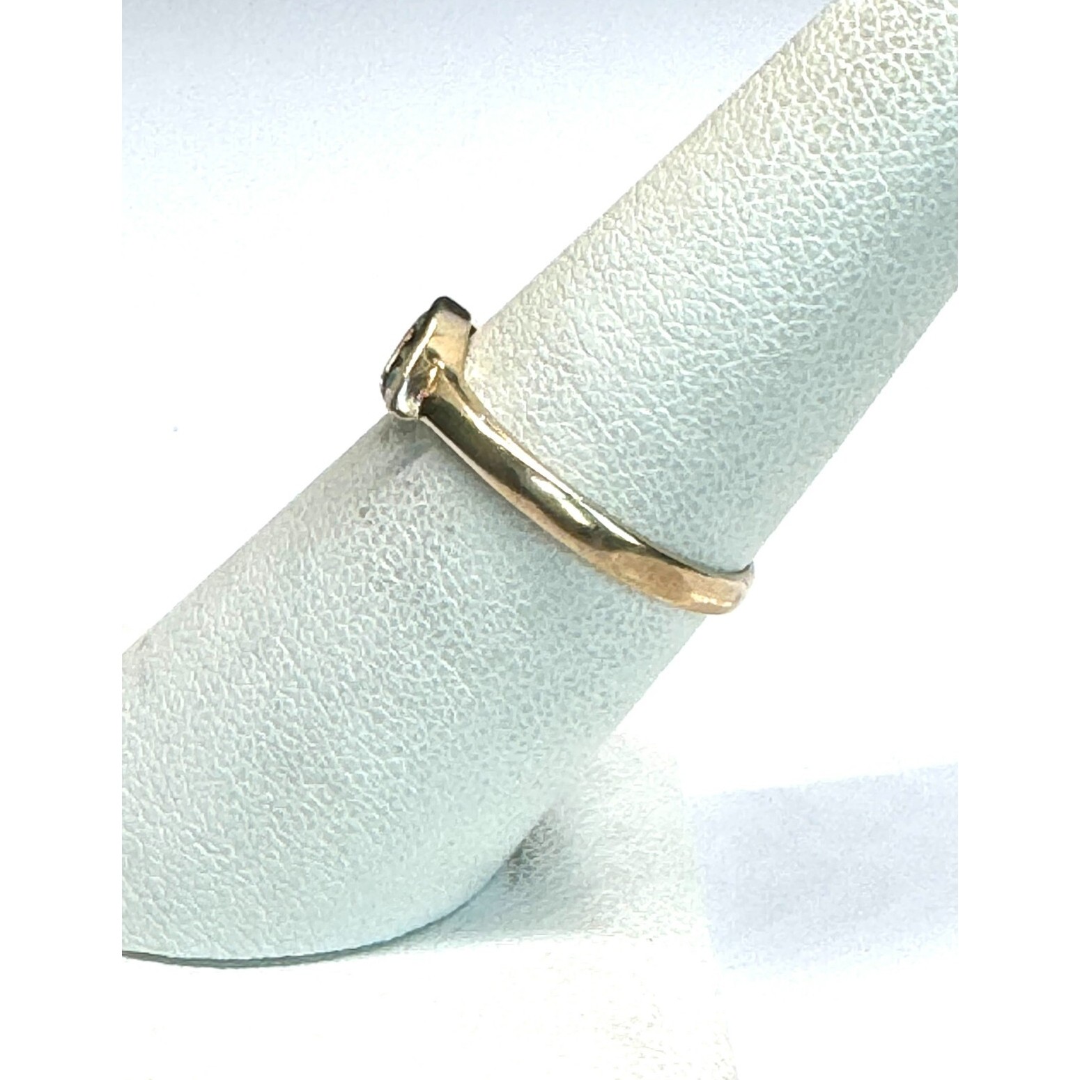 1OK YELLOW GOLD AND COLORLESS GEMS RING SIZE 7 SKY