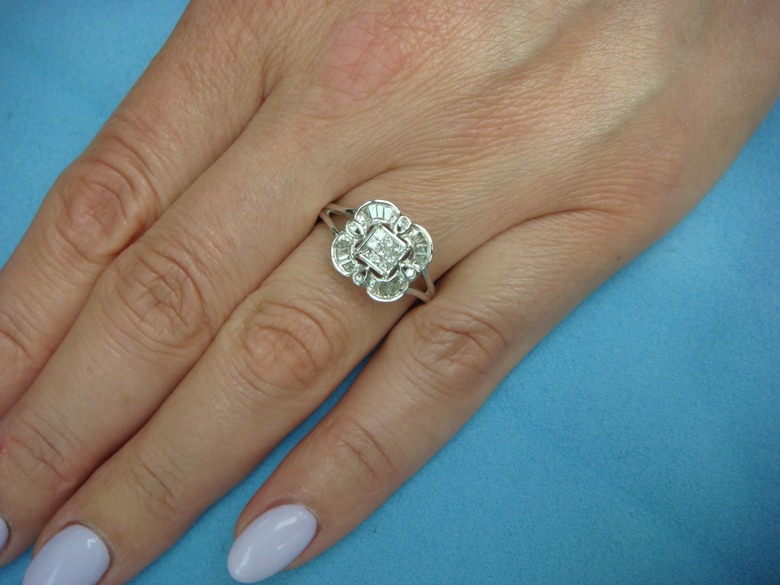 14 KT. NATURAL PRINCESS AND BAGUETTE DIAMONDS LADIES RING 3.2 GRAMS SUIZE 7