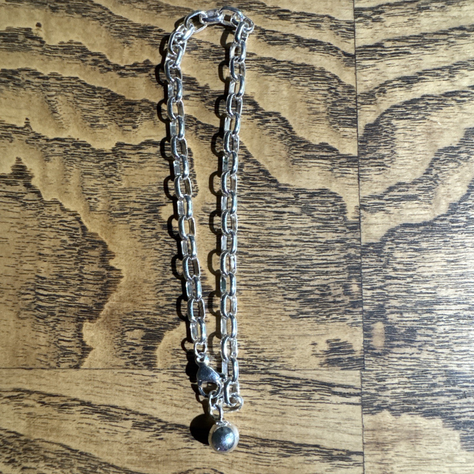 19cm/7.5in Silvery O Link Bracelet with Silvery Ball Bead Pendant