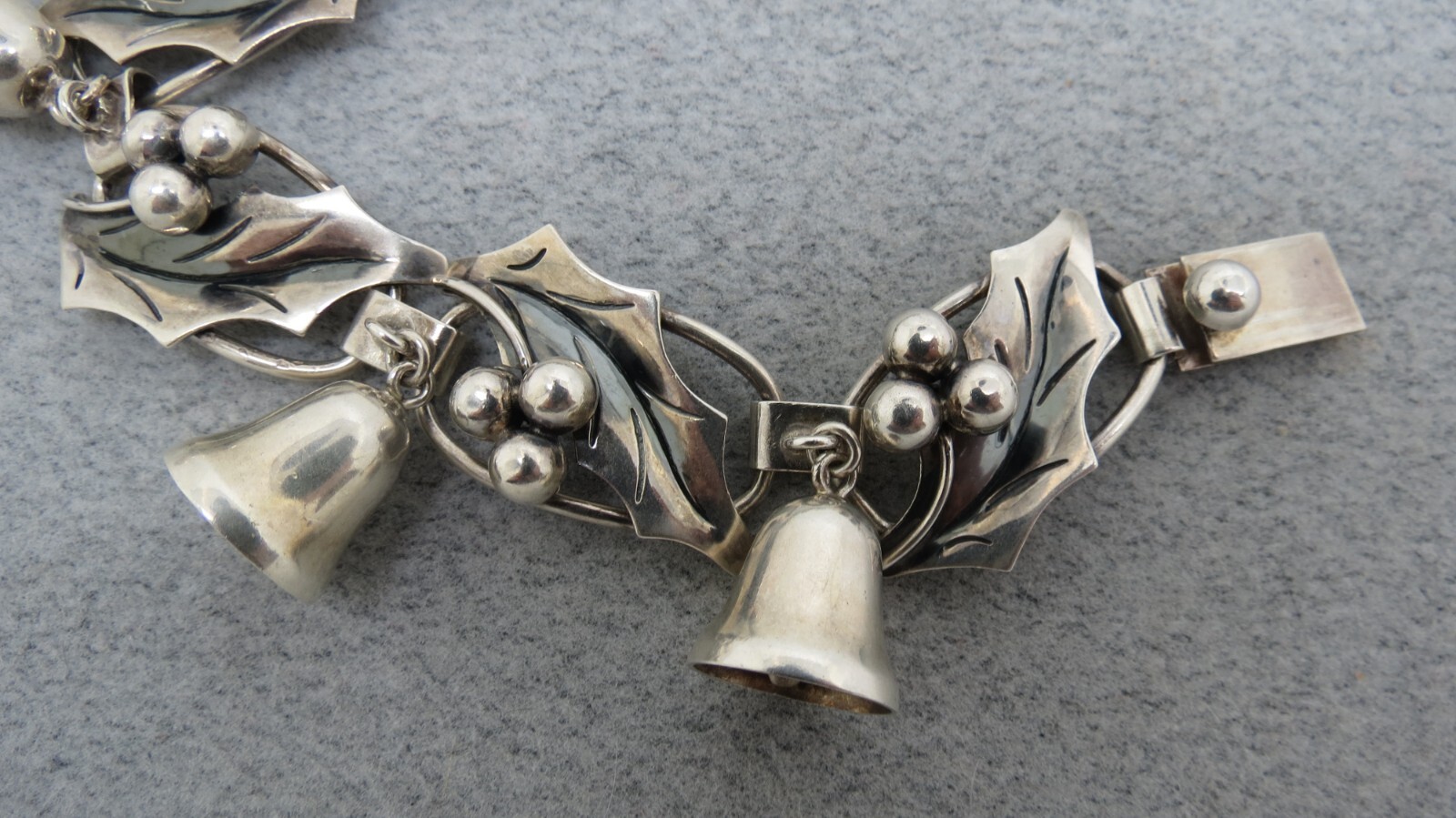 Damaso Gallegos Sterling Silver Bracelet Jingle Bells Holly 45 Grams 7″ Taxco