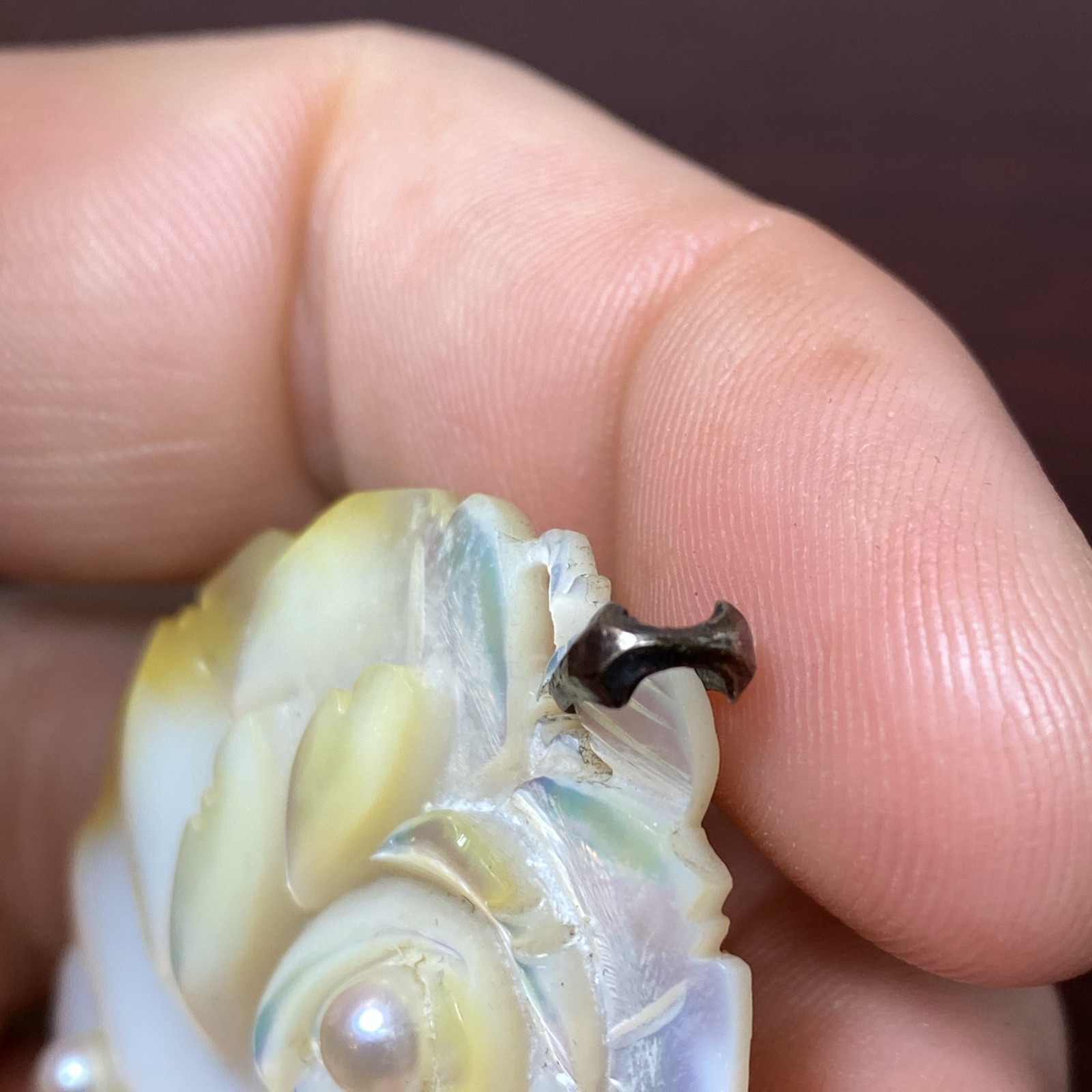 Antique Iridescent Carved MOP Shell 3 Pearls Rose Daisies Flowers Floral Pendant