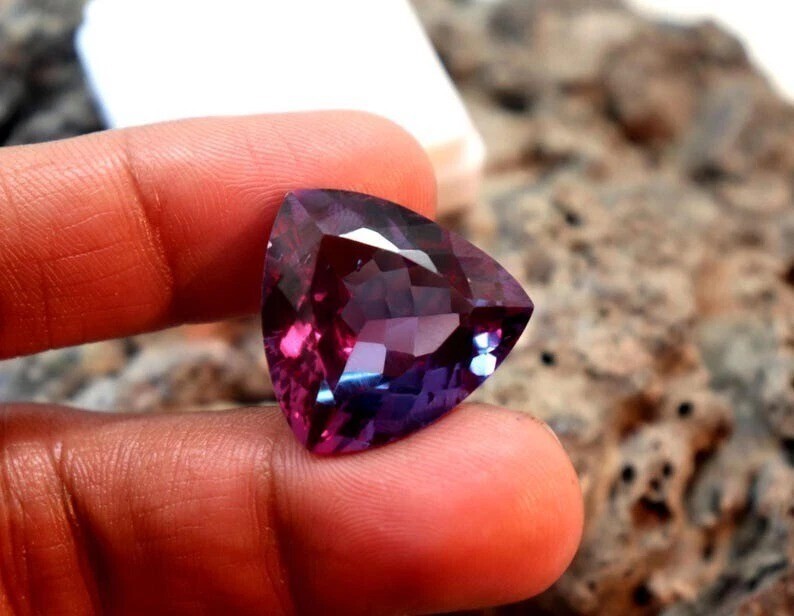 Alexandrite Jewelry Making Multicolor Color Changing Trillion Cut Gem 8.38 Ct