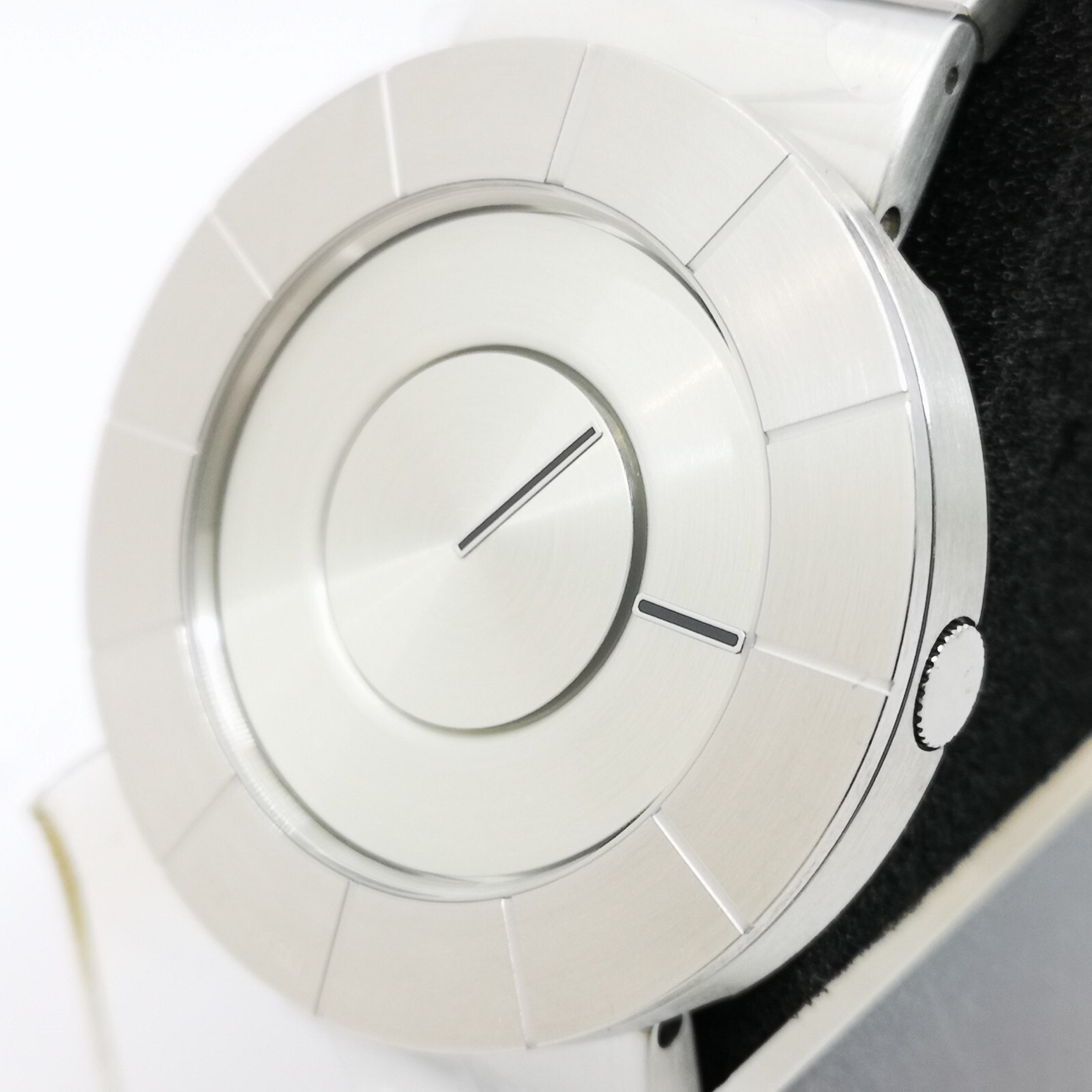 ISSEY MIYAKE TO Tio Yoshioka Tokujin design NY0N001 Silver Men Watch New in Box