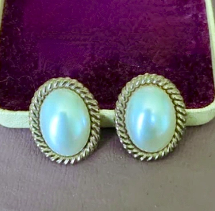 9CT SOLID GOLD PEARL EARRINGS VINTAGE BEAUTIFUL 375, 3.6 GRAMS