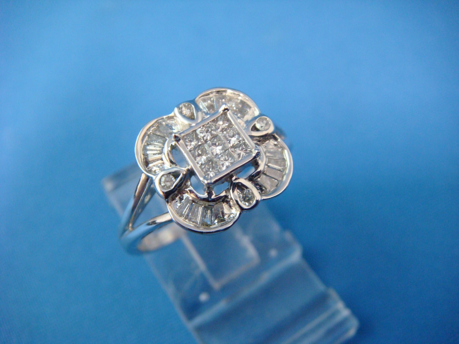 14 KT. NATURAL PRINCESS AND BAGUETTE DIAMONDS LADIES RING 3.2 GRAMS SUIZE 7