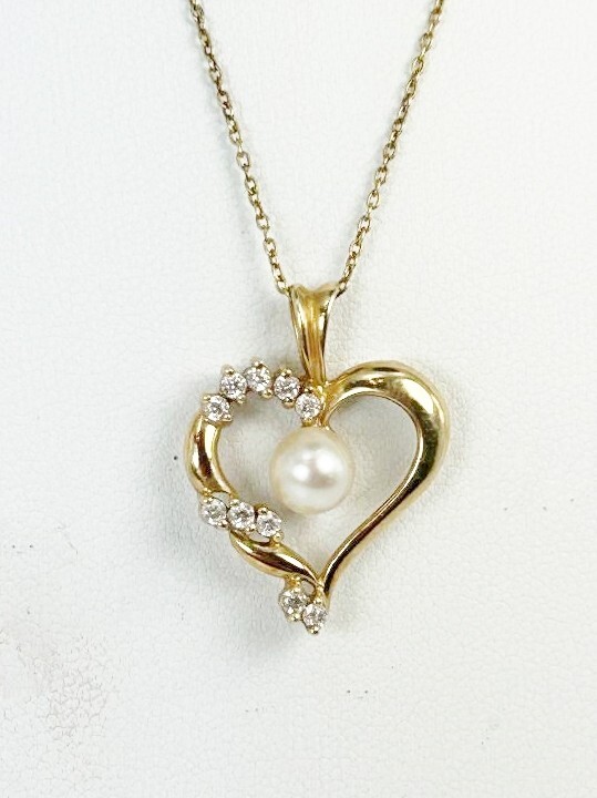 10 kt Yellow Gold Cultured Pearl & CZ Heart Pendant Stamped 10k CZ