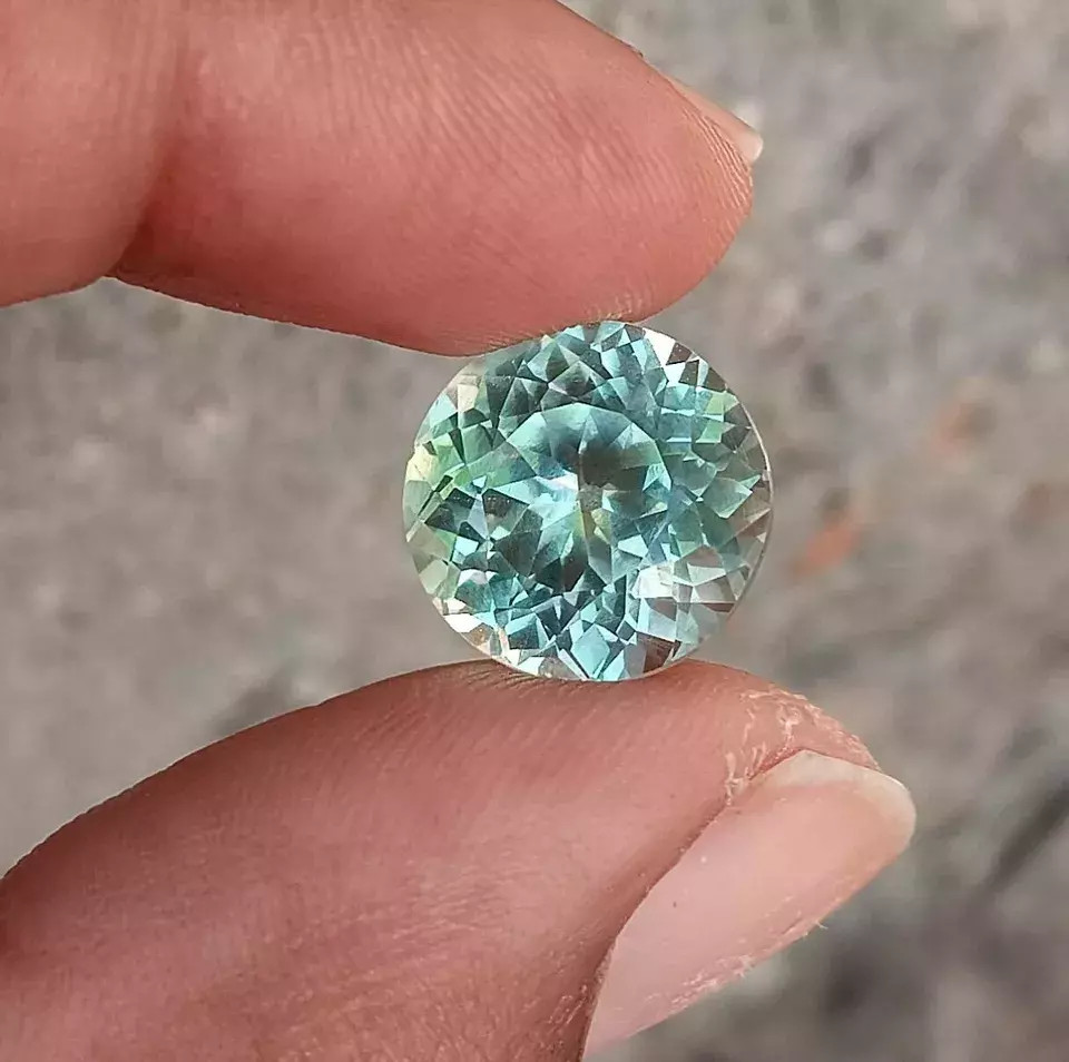 Natural Flawless Ceylon FL Green Parti Sapphire 10.1 Ct Round Cut Loose Gemstone