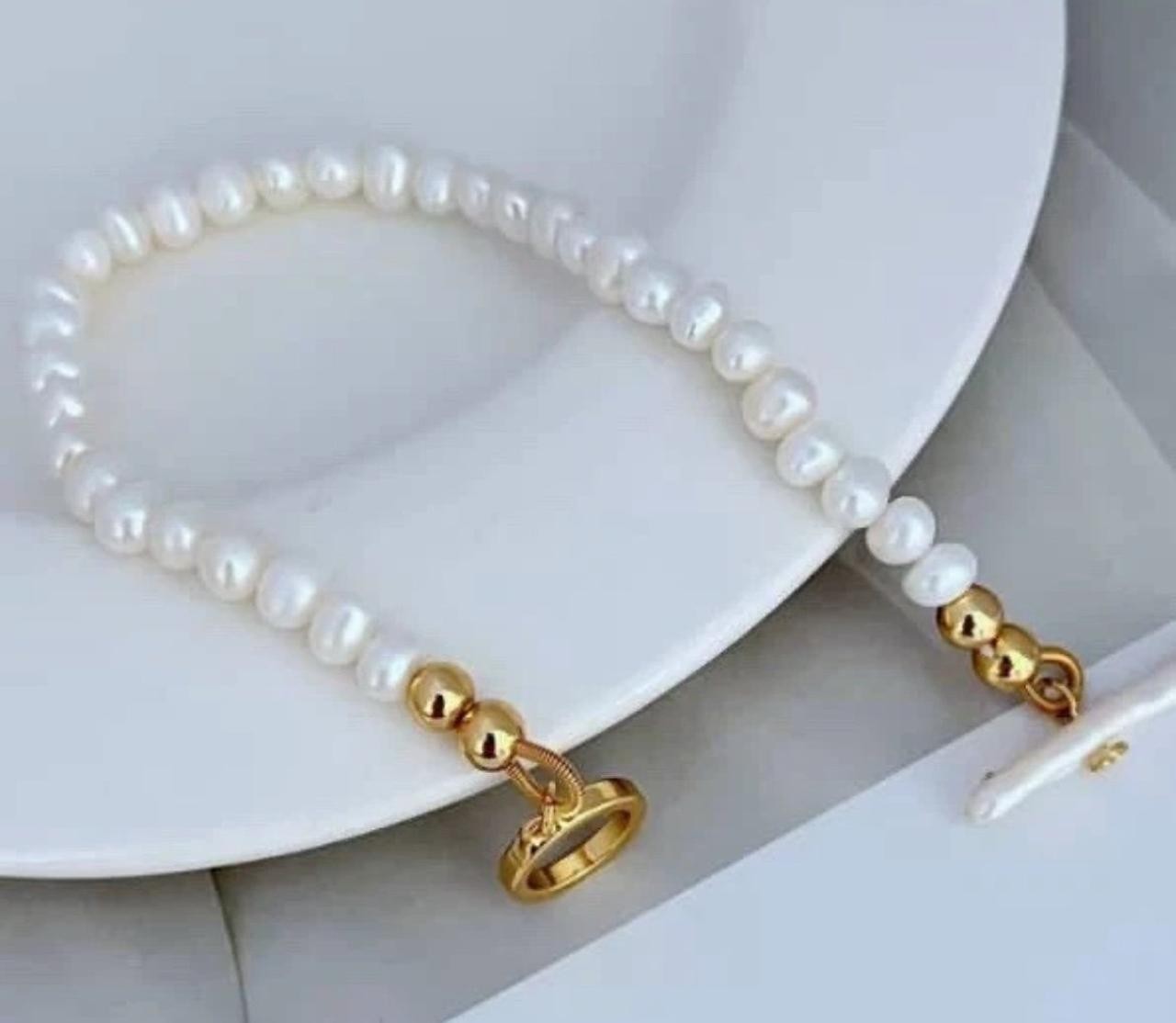 New Tory Logo Pearl Bracelet with Jewelry Pouch Size: 20.5cm