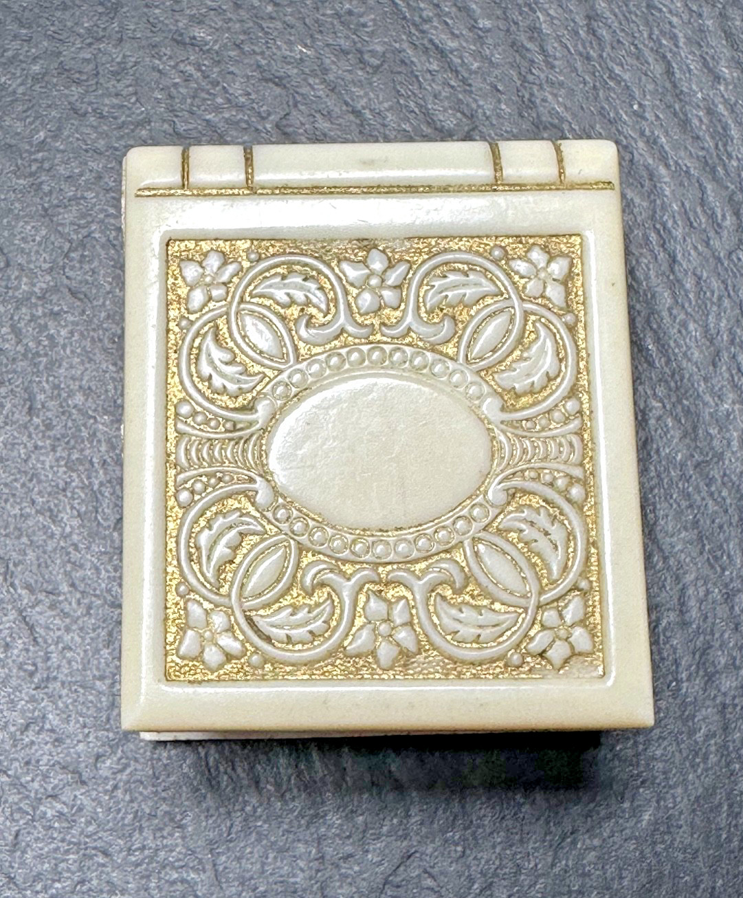 VINTAGE ART DECO WARNER JC CO NY CELLULOID BOOK SHAPED HINGED BOX N219