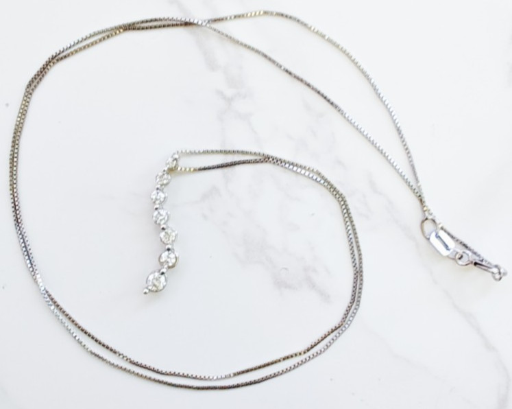 14K White Gold .25 Ct Diamond Drop Pendant Necklace 7‑Stone Bezel 18″ Chain