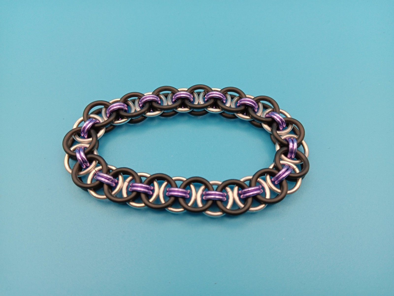 Lavander Stretchy Helm Chainmail Bracelet – Aluminum and Rubber
