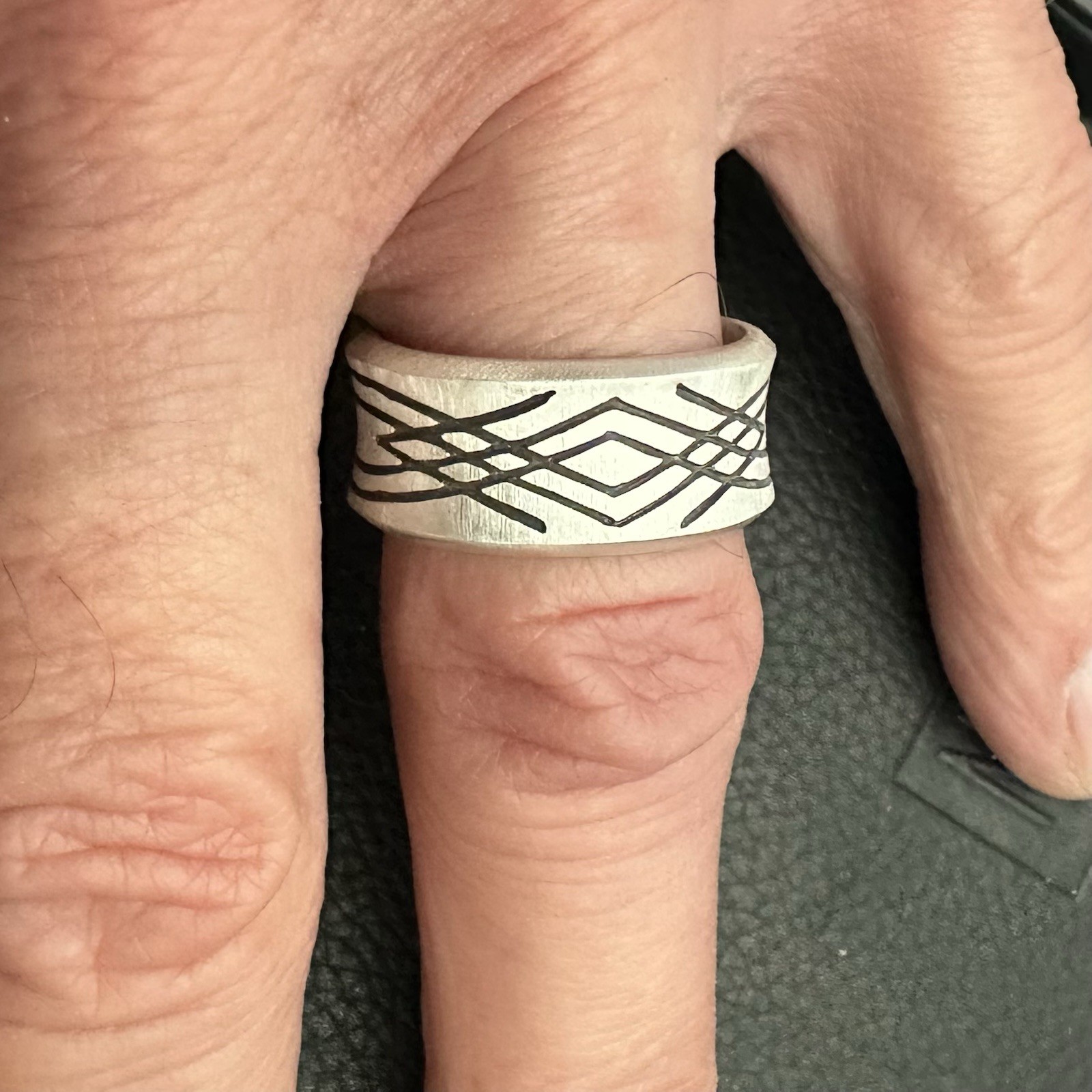 MJG STERLING SILVER PINSTRIPE WEDDING RING. STYLE #1 . ENGRAVED . SZ 10 ONLY
