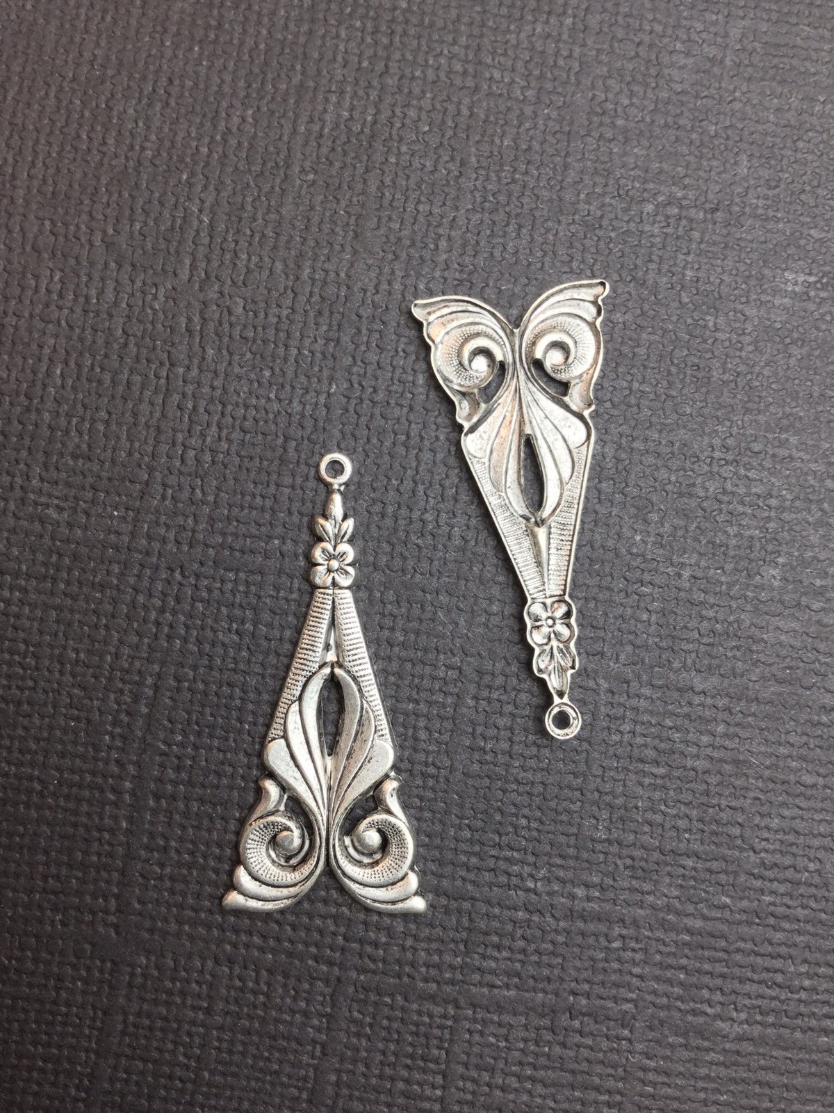 26534 – 4 Pc Victorian Dangle Jewelry Finding Matte Silver Oxidized