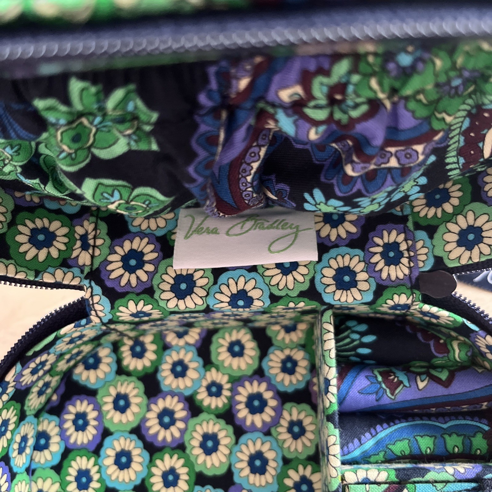 Vera Bradley Hard Oval Travel Jewelry Case in Blue Rhapsody -Zip Around- NWOT