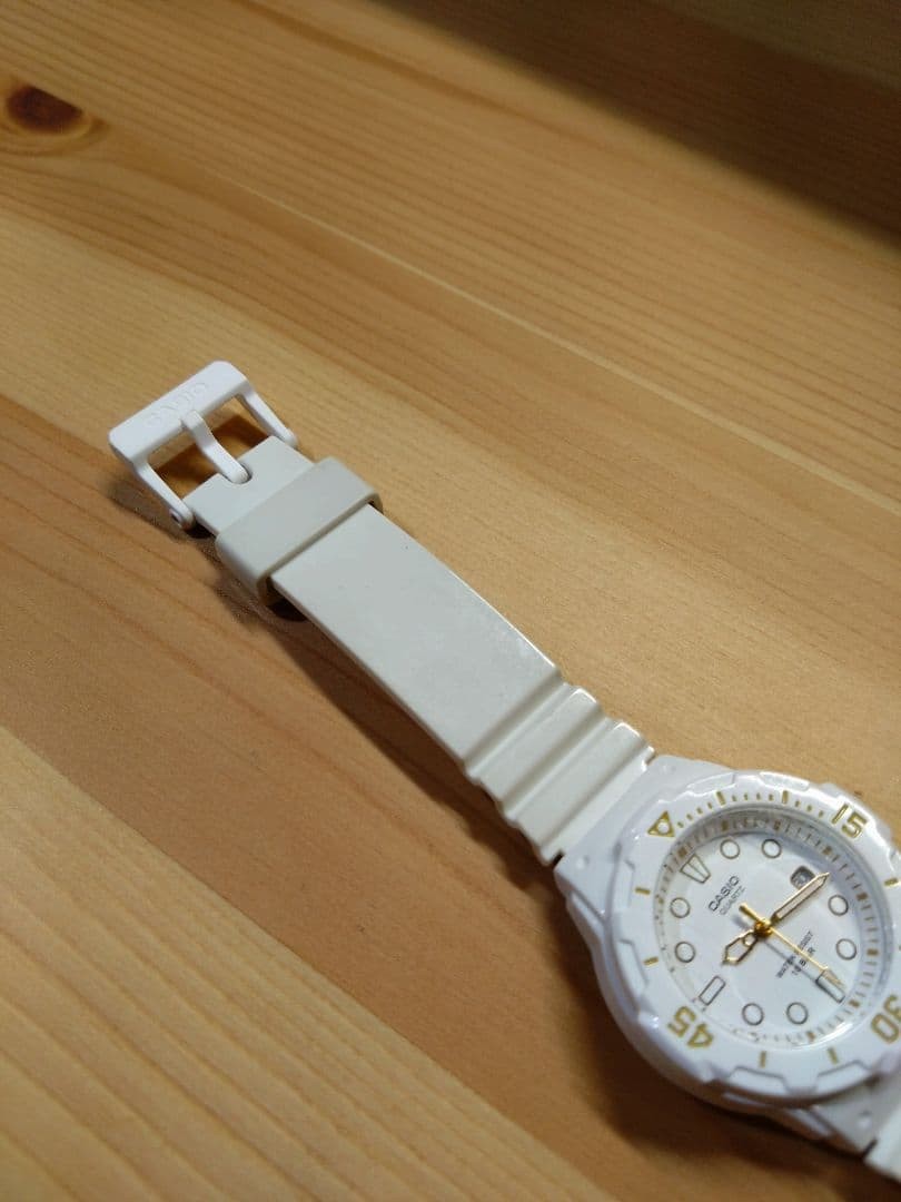 CASIO LRW-200H White Gold Watch with Date Display