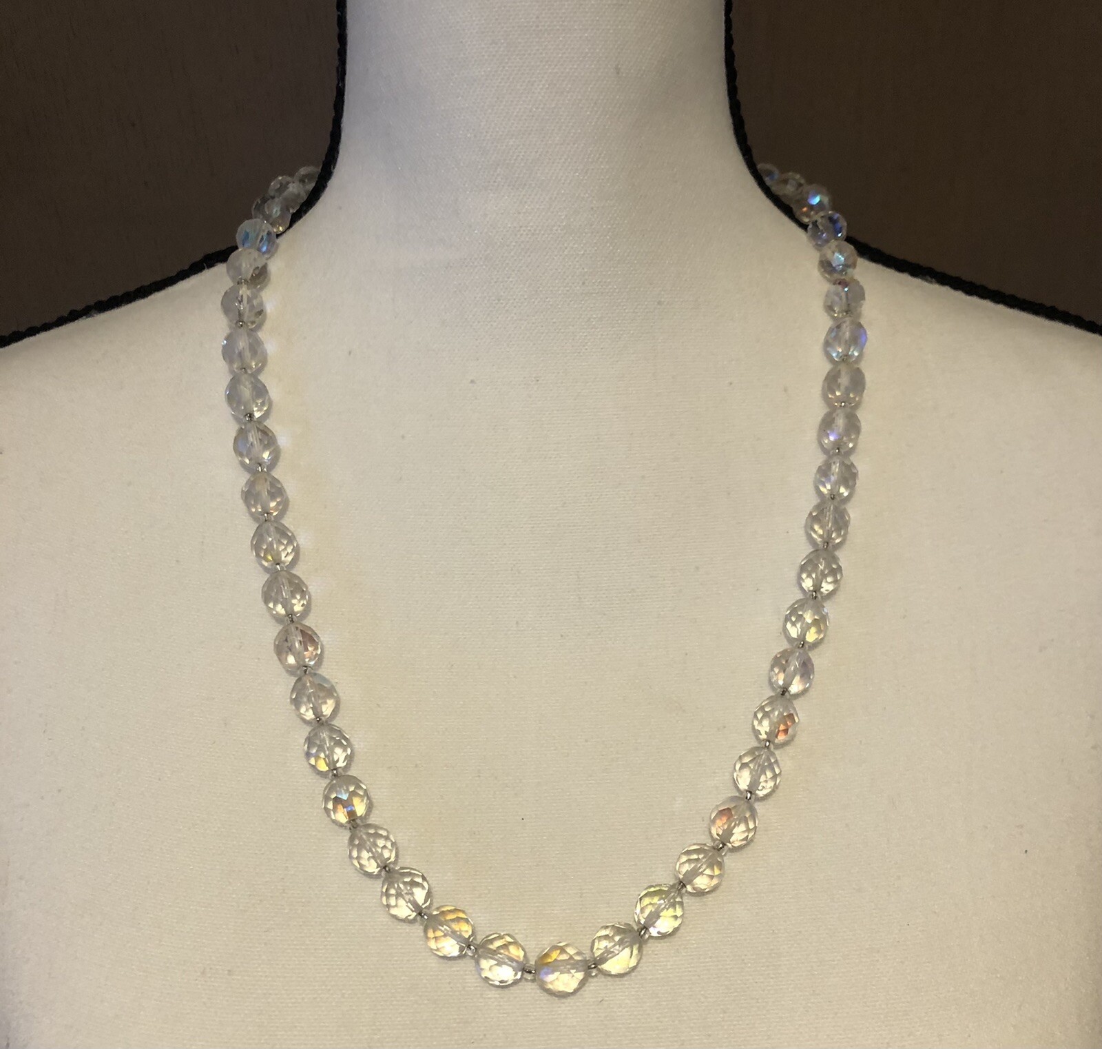 Contemporary Clear Iridescent Beaded Necklace Fashion Jewelry 3634 GO1.51D