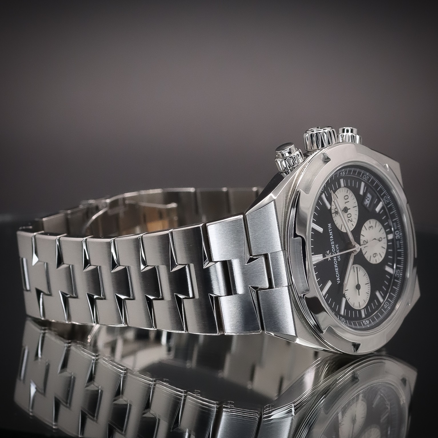 VACHERON CONSTANTIN Overseas Chrono “Reverse Panda” | Ref. 5520V/210A-B481 FS